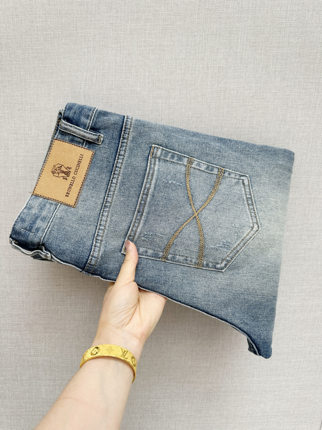 NO:848457,BC official website counters are available at the same time, the original order is very good, a super stylish pair of jeans, customized original washed denim fabric, unique design, top-notch printing technology letter pattern logo, original hardware accessories decoration, an extremely outstanding pair of jeans, the materials and craftsmanship are extremely luxurious and exquisite, extremely high-grade, handsome and stylish upper body, recommended, code number 29-38,,jeans,19860909BC 官网专柜同步有售,原单狠货,超级有范儿的一款牛仔裤,定制原版水洗牛仔面料,独特设计,顶级印花工艺字母图案logo,原版五金辅料装饰,极为翘楚的一款牛仔裤,用料与工艺都极致奢华精湛,档次极高,上身帅气有型,推荐,码数29—38,,jeans,,Men's clothing