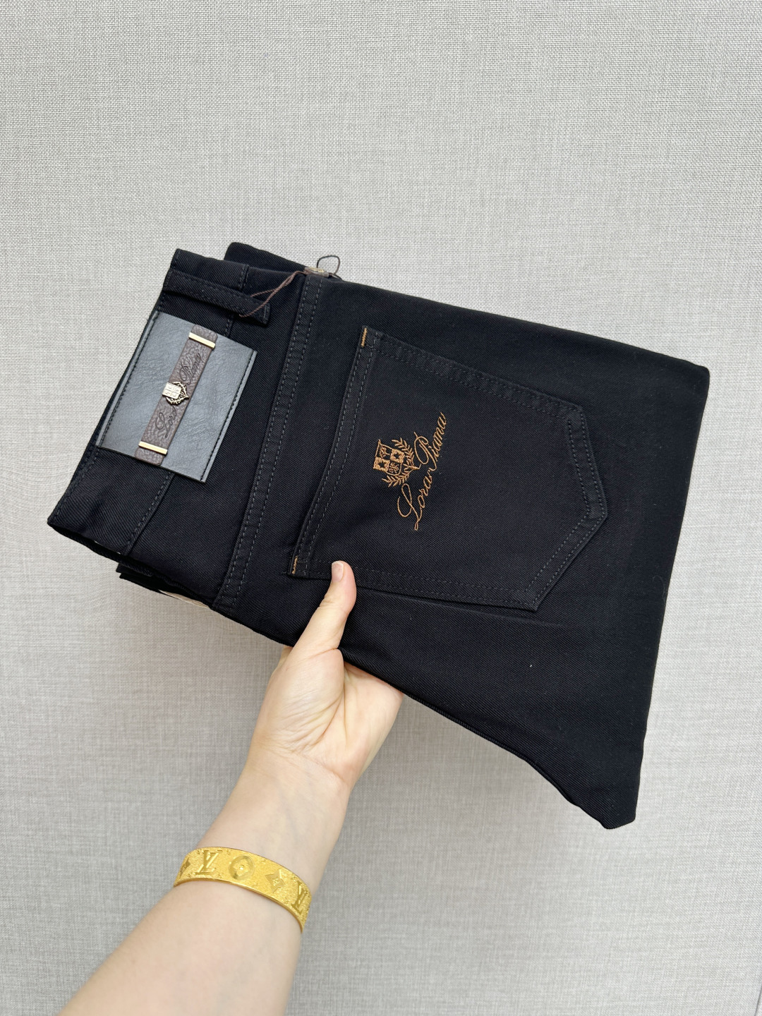 NO:848477,Available at the LP official website counter at the same time, original order, super stylish jeans, customized original washed denim fabric, unique design, top-notch printing technology letter pattern logo, original hardware accessories decoration, extremely outstanding jeans, the materials and craftsmanship are extremely luxurious and exquisite, extremely high grade, handsome and stylish upper body, recommended, code number 29-38, loro piana, jeans,19860909LP 官网专柜同步有售,原单狠货,超级有范儿的一款牛仔裤,定制原版水洗牛仔面料,独特设计,顶级印花工艺字母图案logo,原版五金辅料装饰,极为翘楚的一款牛仔裤,用料与工艺都极致奢华精湛,档次极高,上身帅气有型,推荐,码数29—38,,loro piana,jeans,,Men's clothing