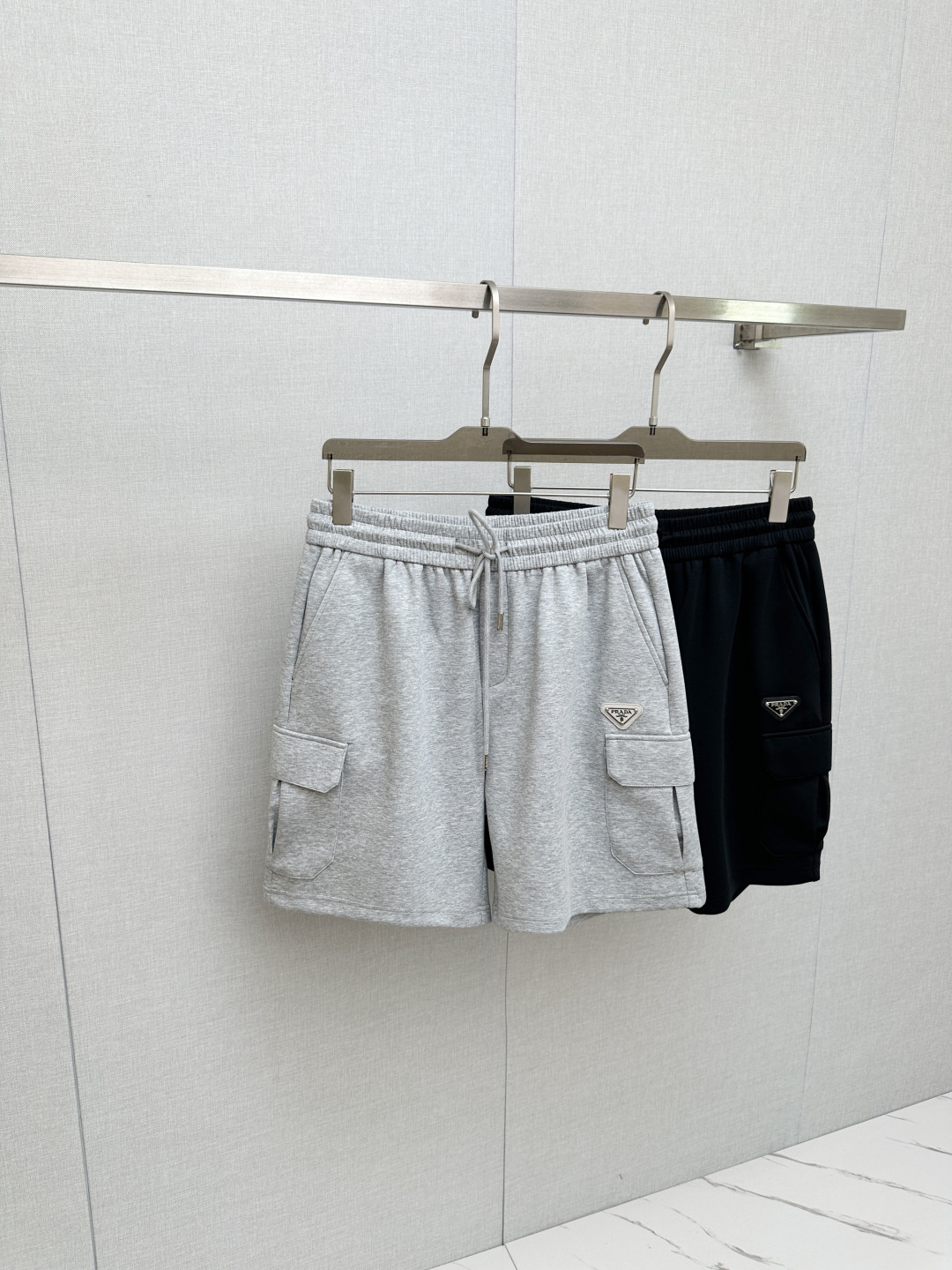 Los nuevos pantalones cortos casuales P230 están hechos de telas importadas europeas, que son suaves, cómodas y texturi…