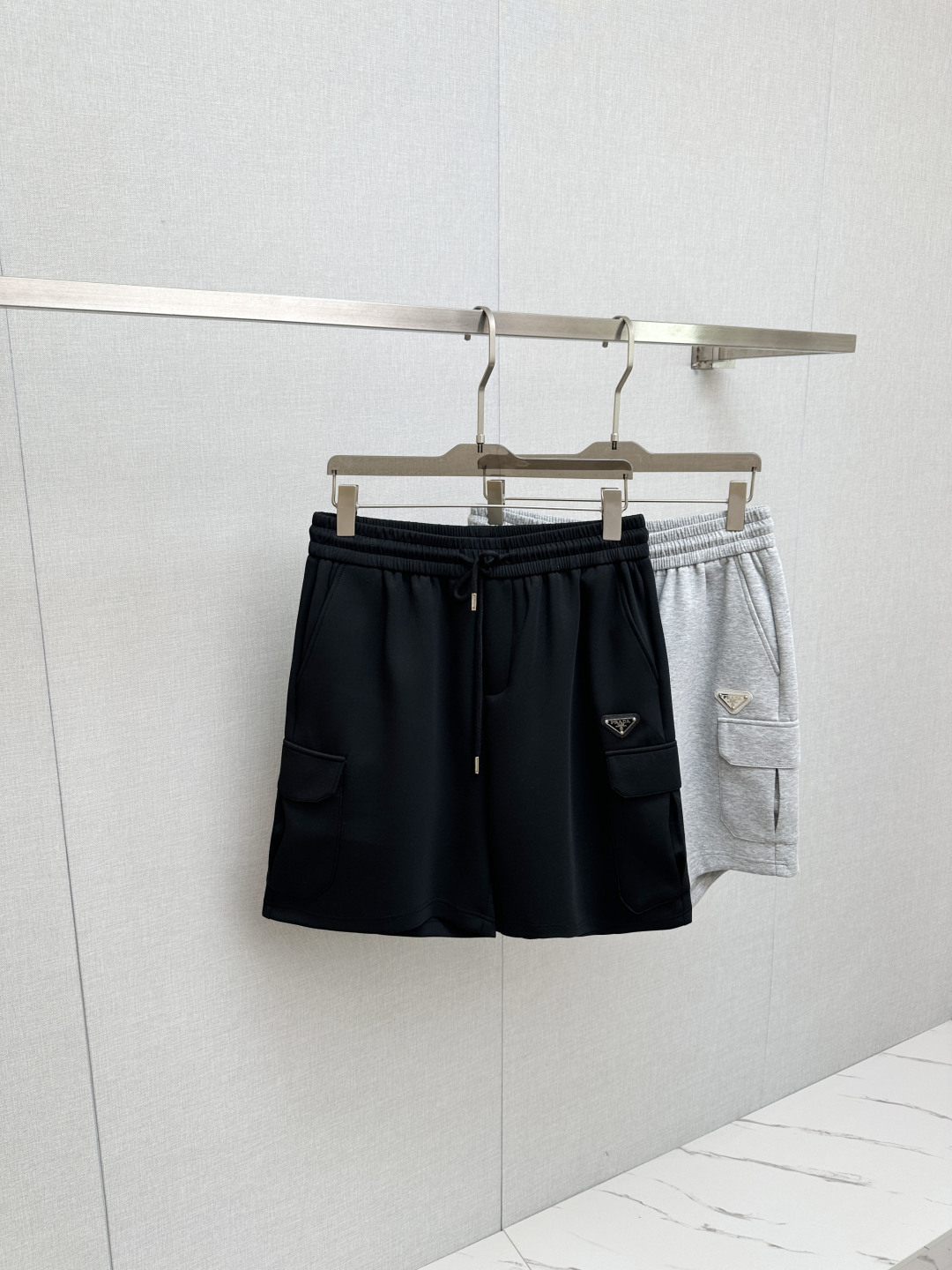 Los nuevos pantalones cortos casuales P230 están hechos de telas importadas europeas, que son suaves, cómodas y texturi…