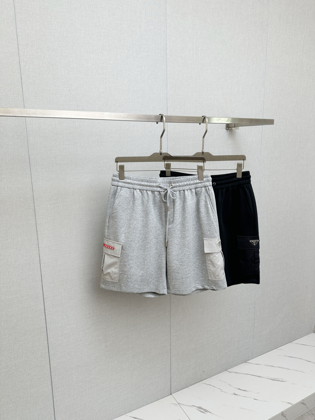 Los nuevos pantalones cortos casuales P230 están hechos de telas importadas europeas, que son suaves, cómodas y texturi…