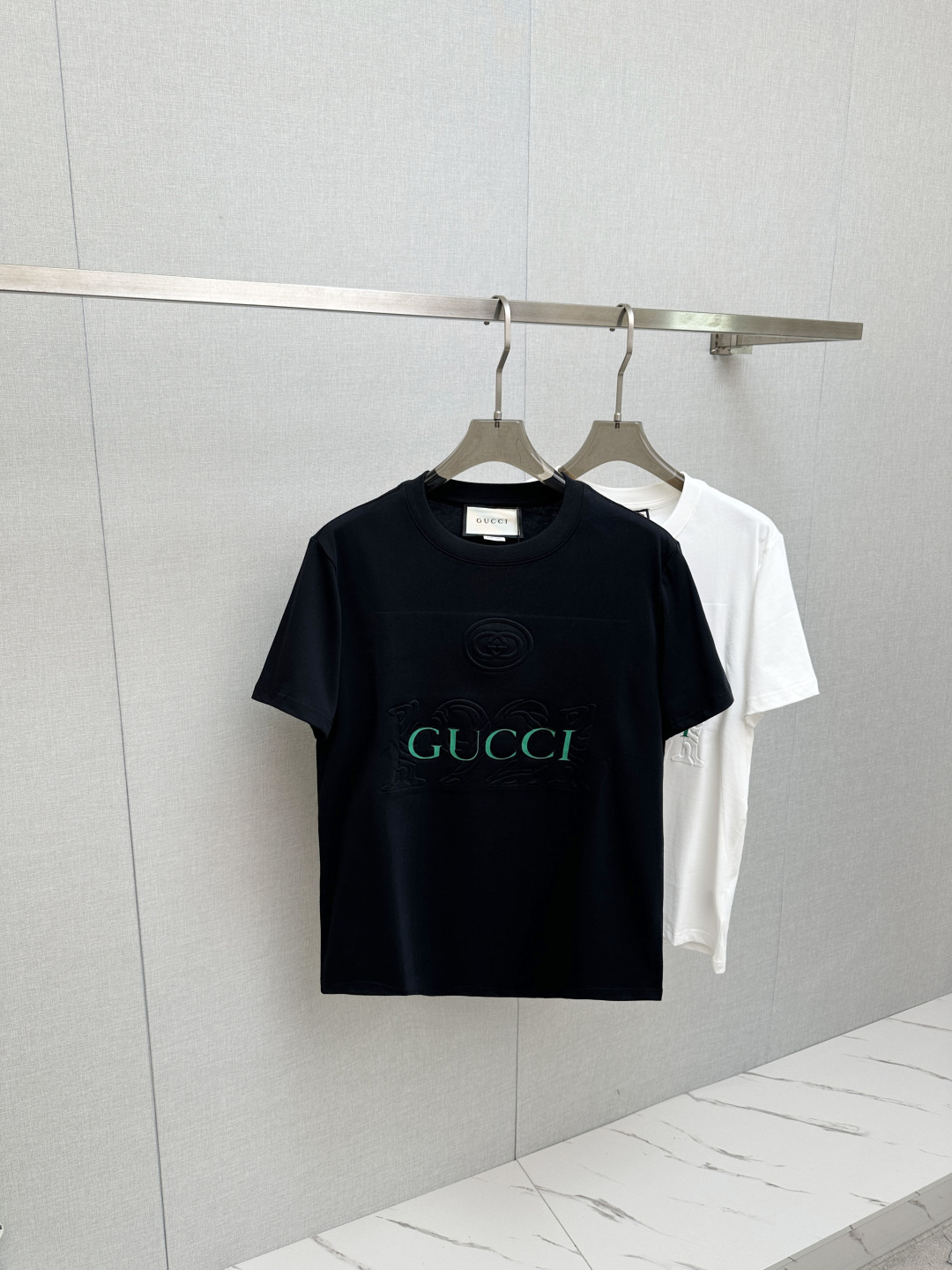 NO:841743,GUCCI top quality 2026 new short sleeves!  Original customized fabric, soft to the touch. Top imported private goods, fashionable design and trendy short sleeves, without losing luxury. There is no doubt about the quality. The upper body effect is great, the same style as the luxury official website!  Size S—2XL,,gucci,T-shirt,19860909GUCCI 顶级品质 2026新品短袖！原版定制面料,手感柔软.顶级进口私货,时尚设计潮流短袖,不失奢华 品质毋庸置疑 上身效果超赞,奢华官网同款！尺码S—2XL,,gucci,T-shirt,,Men's clothing