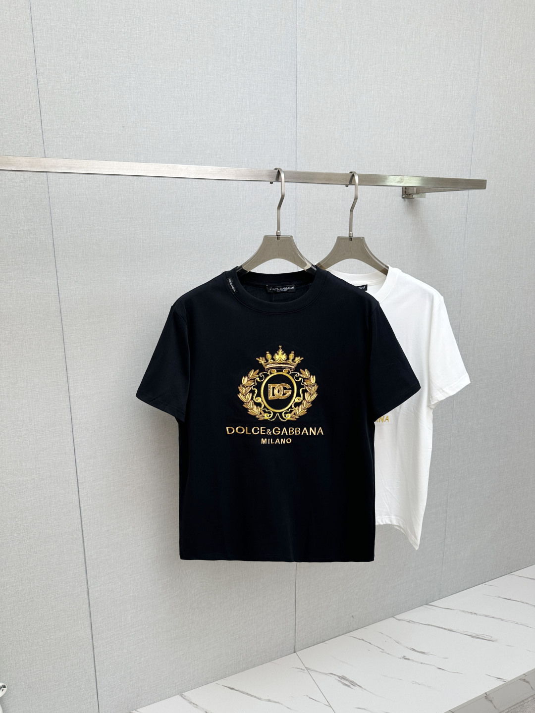 NO:841736,DG top quality 2026 new short sleeves!  Original customized fabric, soft to the touch. Top imported private goods, fashionable design and trendy short sleeves, without losing luxury. There is no doubt about the quality. The upper body effect is great, the same style as the luxury official website!  Size S—2XL,,T-shirt,19860909DG 顶级品质 2026新品短袖！原版定制面料,手感柔软.顶级进口私货,时尚设计潮流短袖,不失奢华 品质毋庸置疑 上身效果超赞,奢华官网同款！尺码S—2XL,,T-shirt,,Men's clothing