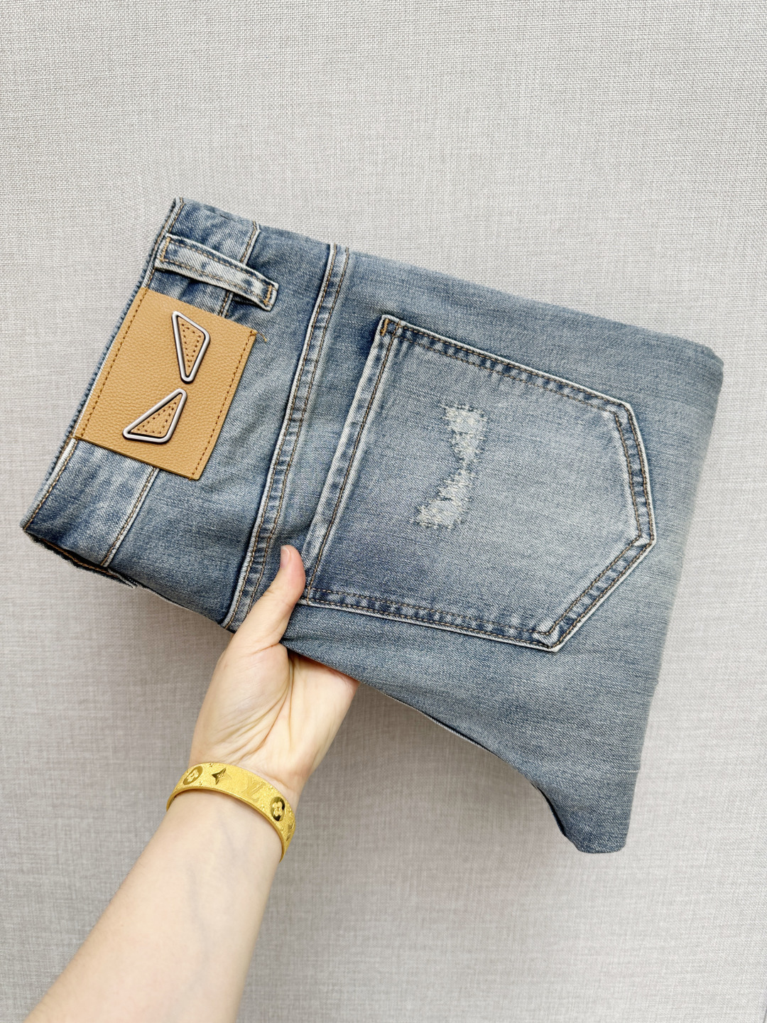 NO:777787,New products from FD counter, original jeans, made by original heavy industry, brand classic LOGO design, complete with three standards!  Original hardware accessories. Customized denim fabrics at the counter, completely matched to the counter. You are welcome to try it on at the counter before buying. Don’t be afraid of comparing good products. Code number: 29-38,,jeans,19860909FD 专柜新品,原版牛仔裤 原版重工打造,品牌经典LOGO设计,三标齐全！原版五金辅料.专柜定制牛仔面料,完全对版专柜,欢迎专柜试穿后再购买,好货不怕比.码数:29—38,,jeans,,Men's clothing