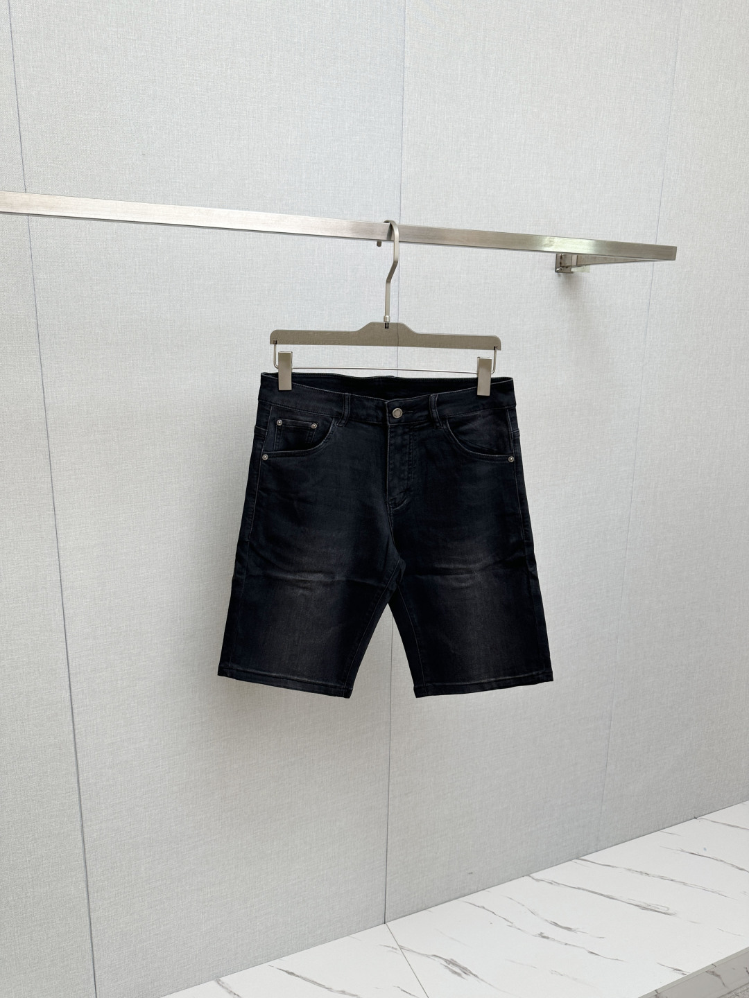 NO:777782,Amani's new products at the counter, original jeans are made by original heavy industry, the brand's classic LOGO design, complete with three standards!  Original hardware accessories. Customized denim fabrics at the counter, completely matched to the counter. You are welcome to try it on at the counter before buying. Don’t be afraid of comparing good products. Code number: 29-38,,jeans,19860909Amani 专柜新品,原版牛仔裤 原版重工打造,品牌经典LOGO设计,三标齐全！原版五金辅料.专柜定制牛仔面料,完全对版专柜,欢迎专柜试穿后再购买,好货不怕比.码数:29—38,,jeans,,Men's clothing