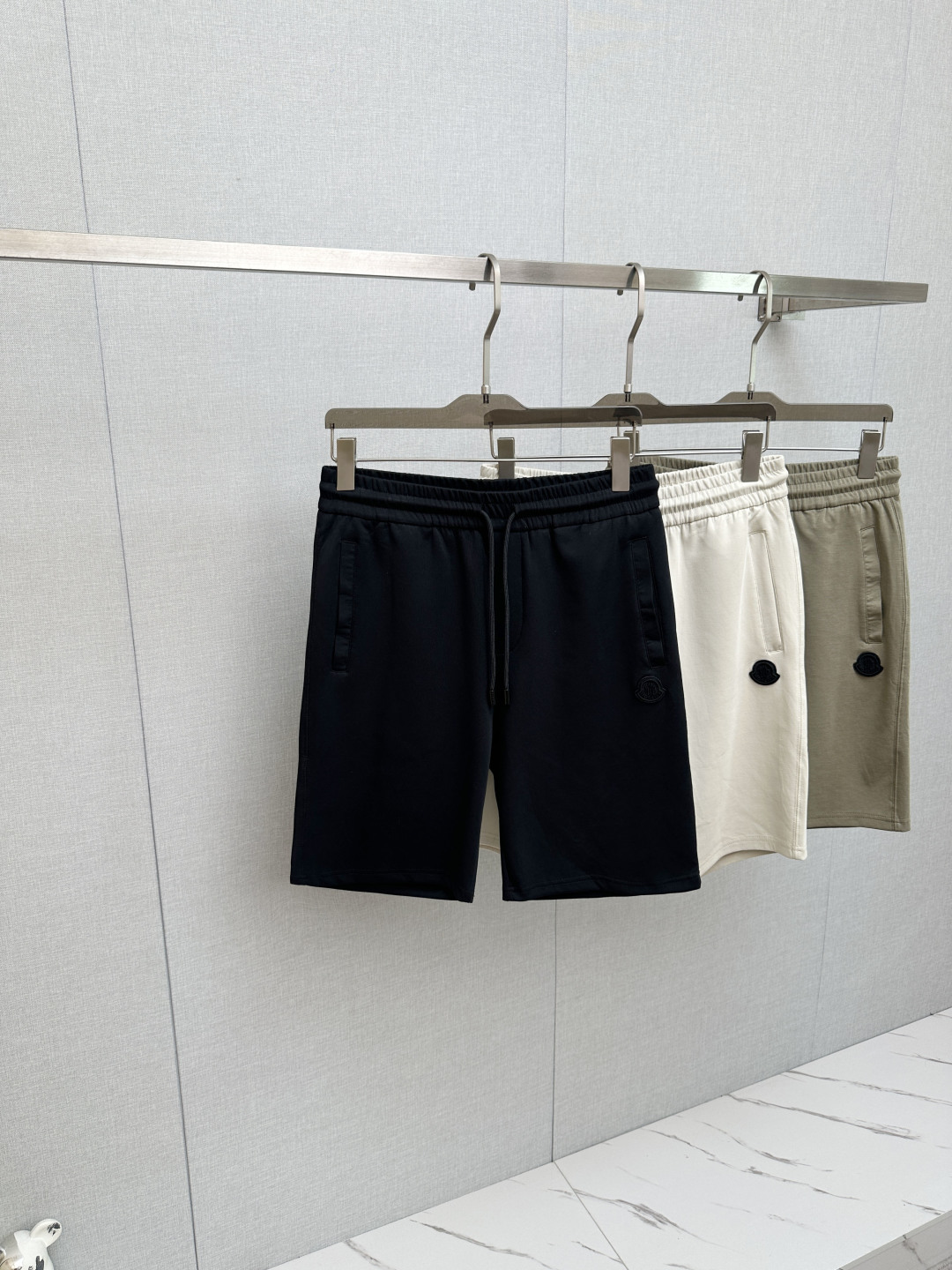P210 MO Moncler Pantalones cortos de moda nueva temporada 2026ss para hombre, versión de alta gama. Tejido personalizad…