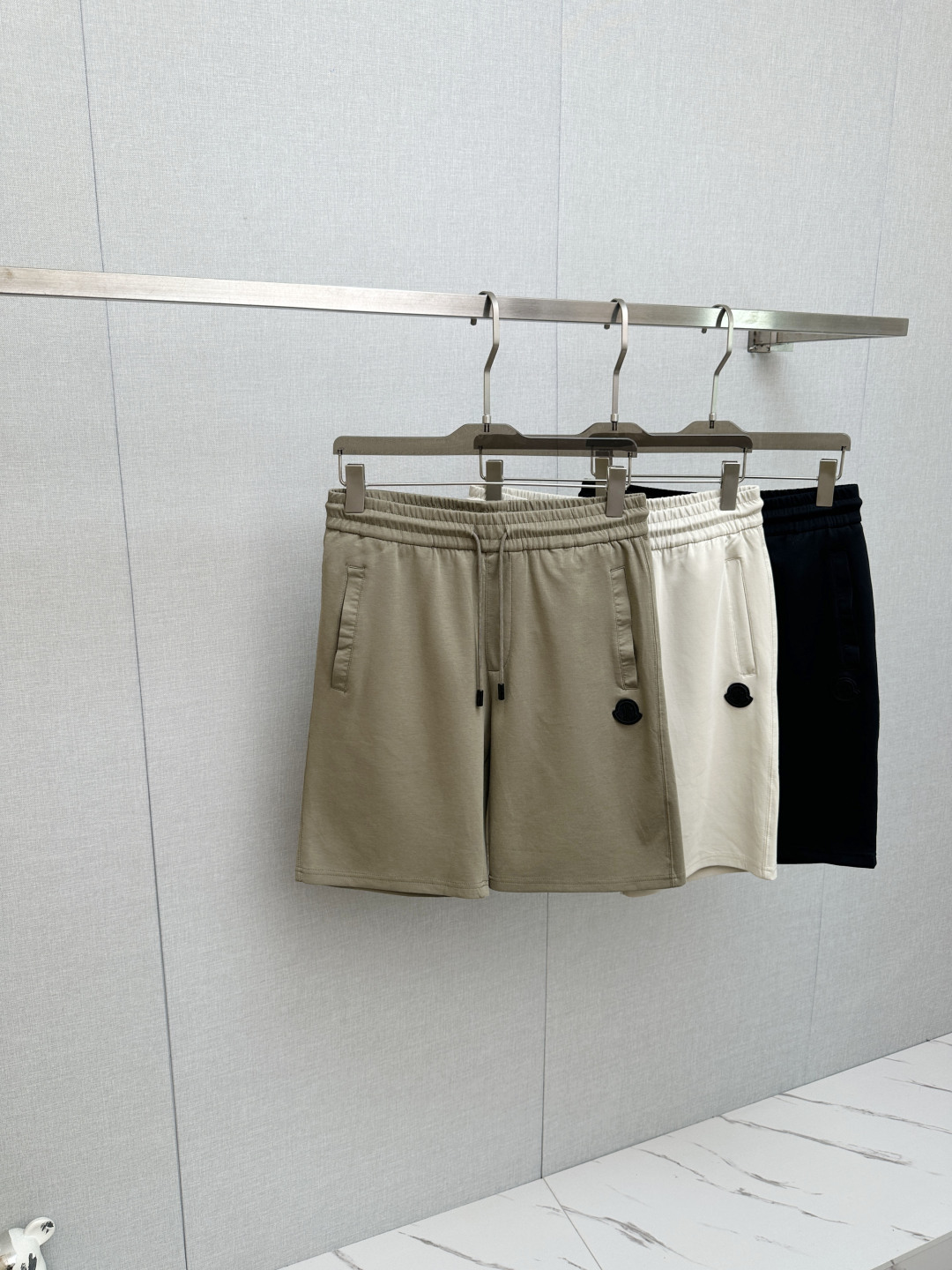 P210 MO Moncler Pantalones cortos de moda nueva temporada 2026ss para hombre, versión de alta gama. Tejido personalizad…