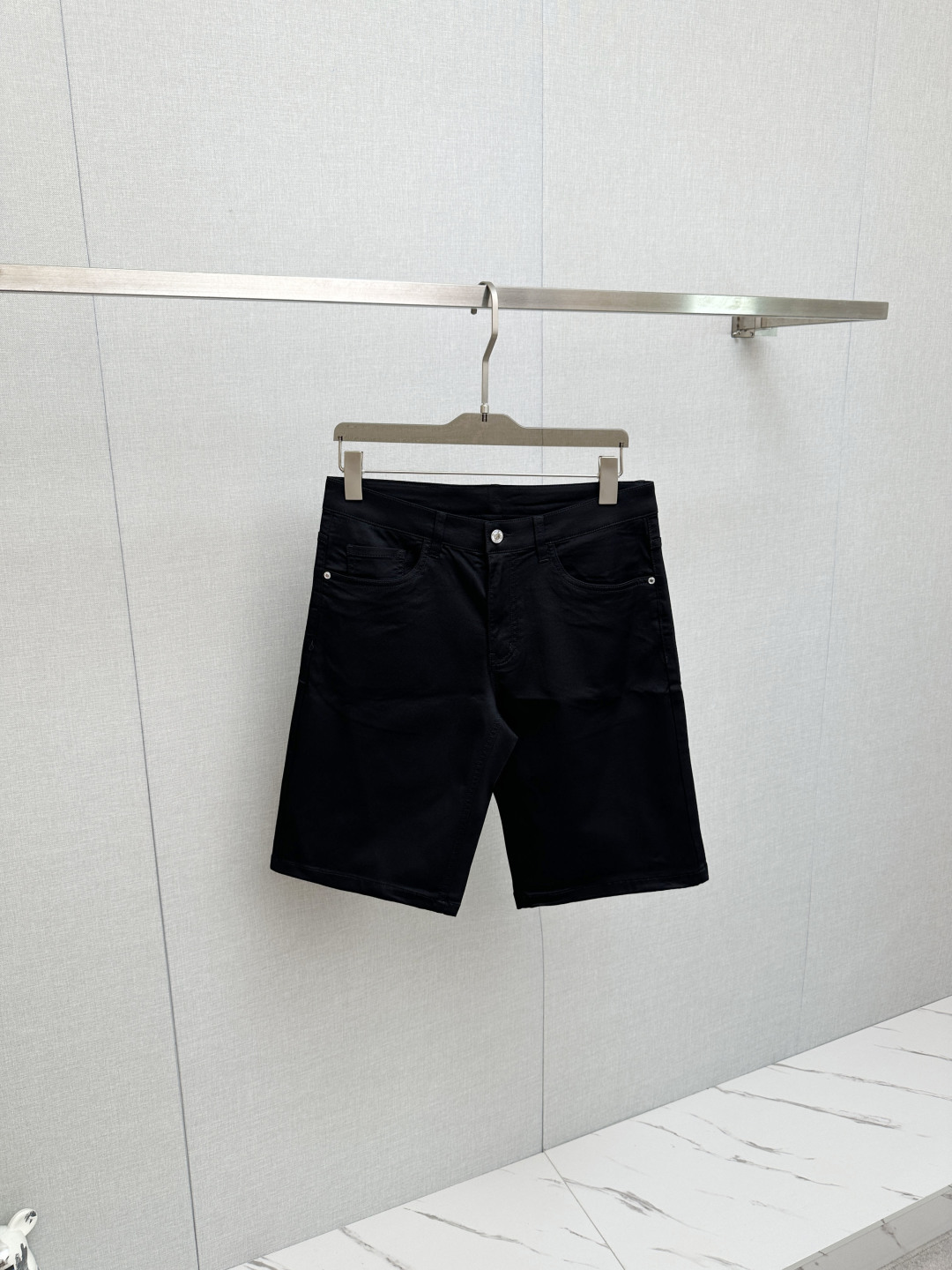 NO:846881,Amani's new products at the counter, original jeans are made by original heavy industry, the brand's classic LOGO design, complete with three standards!  Original hardware accessories. Customized denim fabrics at the counter, completely matched to the counter. You are welcome to try it on at the counter before buying. Don’t be afraid of comparing good products. Code number: 29-38,,jeans,19860909Amani 专柜新品,原版牛仔裤 原版重工打造,品牌经典LOGO设计,三标齐全！原版五金辅料.专柜定制牛仔面料,完全对版专柜,欢迎专柜试穿后再购买,好货不怕比.码数:29—38,,jeans,,Men's clothing
