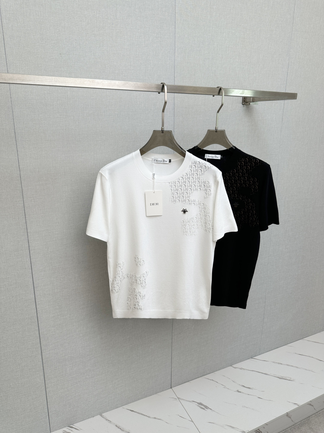 NO:860183,DIOR top quality 2026 new short sleeves!  Original customized fabric, soft to the touch. Top imported private goods, fashionable design and trendy short sleeves, without losing luxury. There is no doubt about the quality. The upper body effect is great, the same style as the luxury official website!  Size M—3XL,,dior,T-shirt,19860909DIOR 顶级品质 2026新品短袖！原版定制面料,手感柔软.顶级进口私货,时尚设计潮流短袖,不失奢华 品质毋庸置疑 上身效果超赞,奢华官网同款！尺码M—3XL,,dior,T-shirt,,Men's clothing
