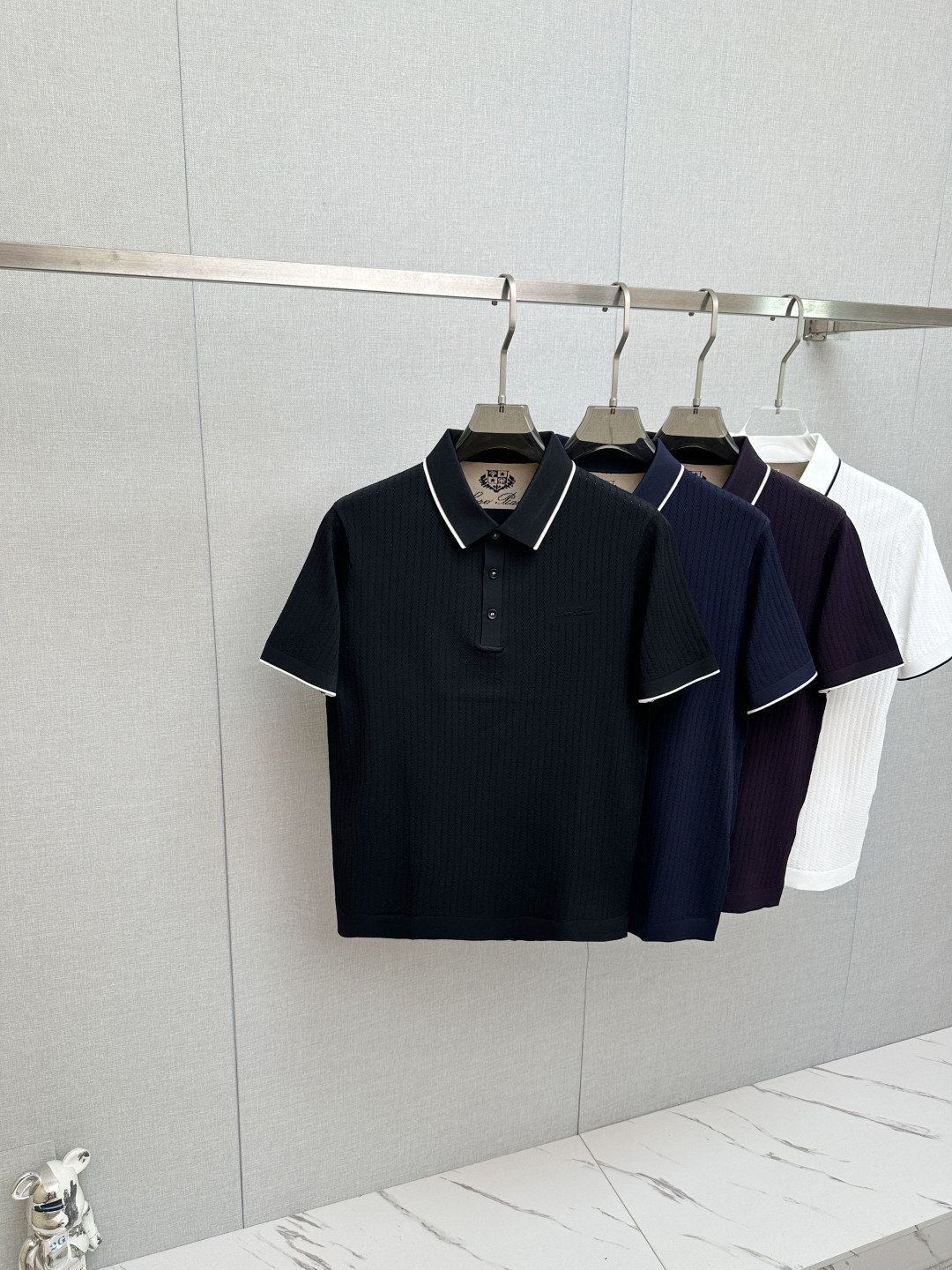 NO:860111,LP top quality 2026 new short sleeves!  Original customized fabric, soft to the touch. Top imported private goods, fashionable design and trendy short sleeves, without losing luxury. There is no doubt about the quality. The upper body effect is great, the same style as the luxury official website!  Size M—3XL,,loro piana,T-shirt,19860909LP 顶级品质 2026新品短袖！原版定制面料,手感柔软.顶级进口私货,时尚设计潮流短袖,不失奢华 品质毋庸置疑 上身效果超赞,奢华官网同款！尺码M—3XL,,loro piana,T-shirt,,Men's clothing