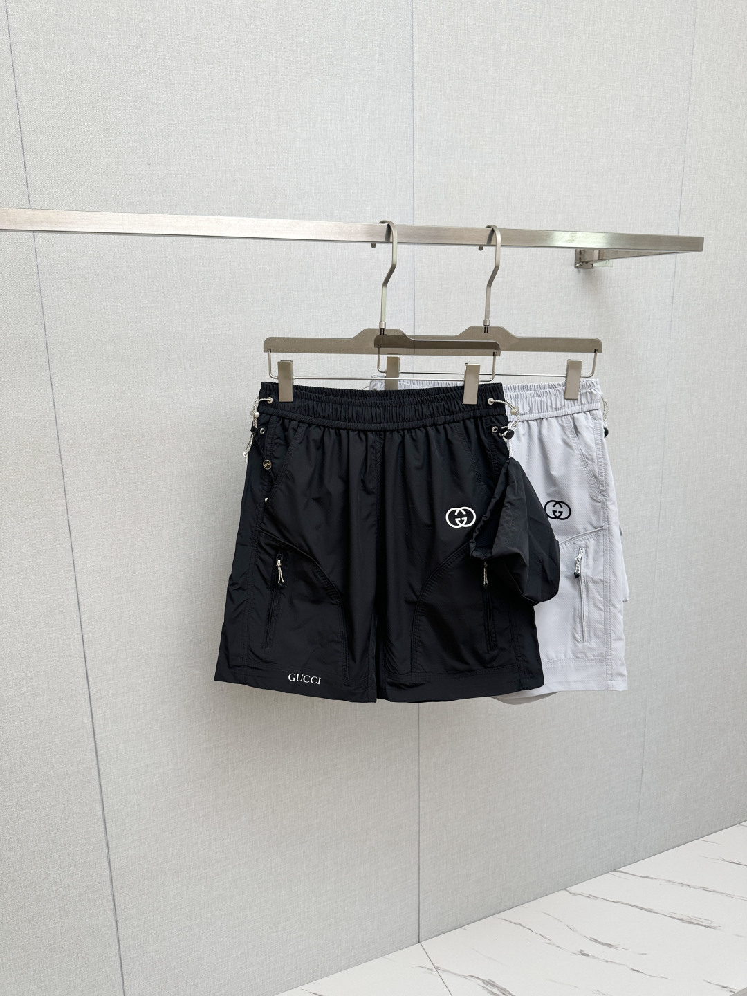 P210 GUCCI pantalones cortos de moda, nuevo modelo 2026ss para hombre, versión alta. Tejido personalizado de tienda, al…