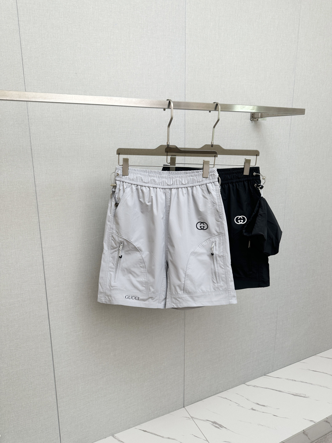 P210 GUCCI pantalones cortos de moda, nuevo modelo 2026ss para hombre, versión alta. Tejido personalizado de tienda, al…