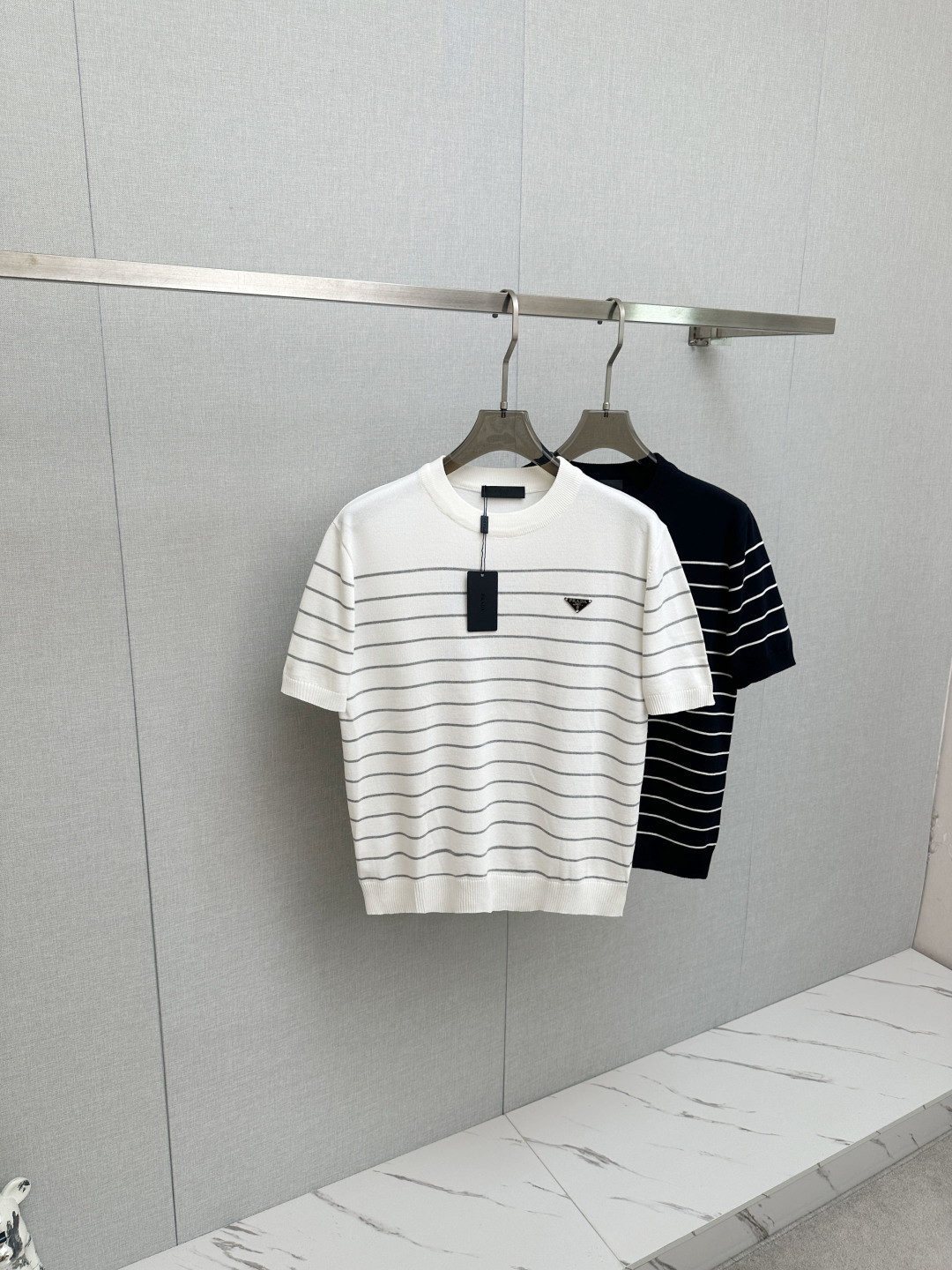 P220 Nueva camiseta de manga corta de punto de alta gama para hombre de la temporada primavera-verano 2026, con los últ…