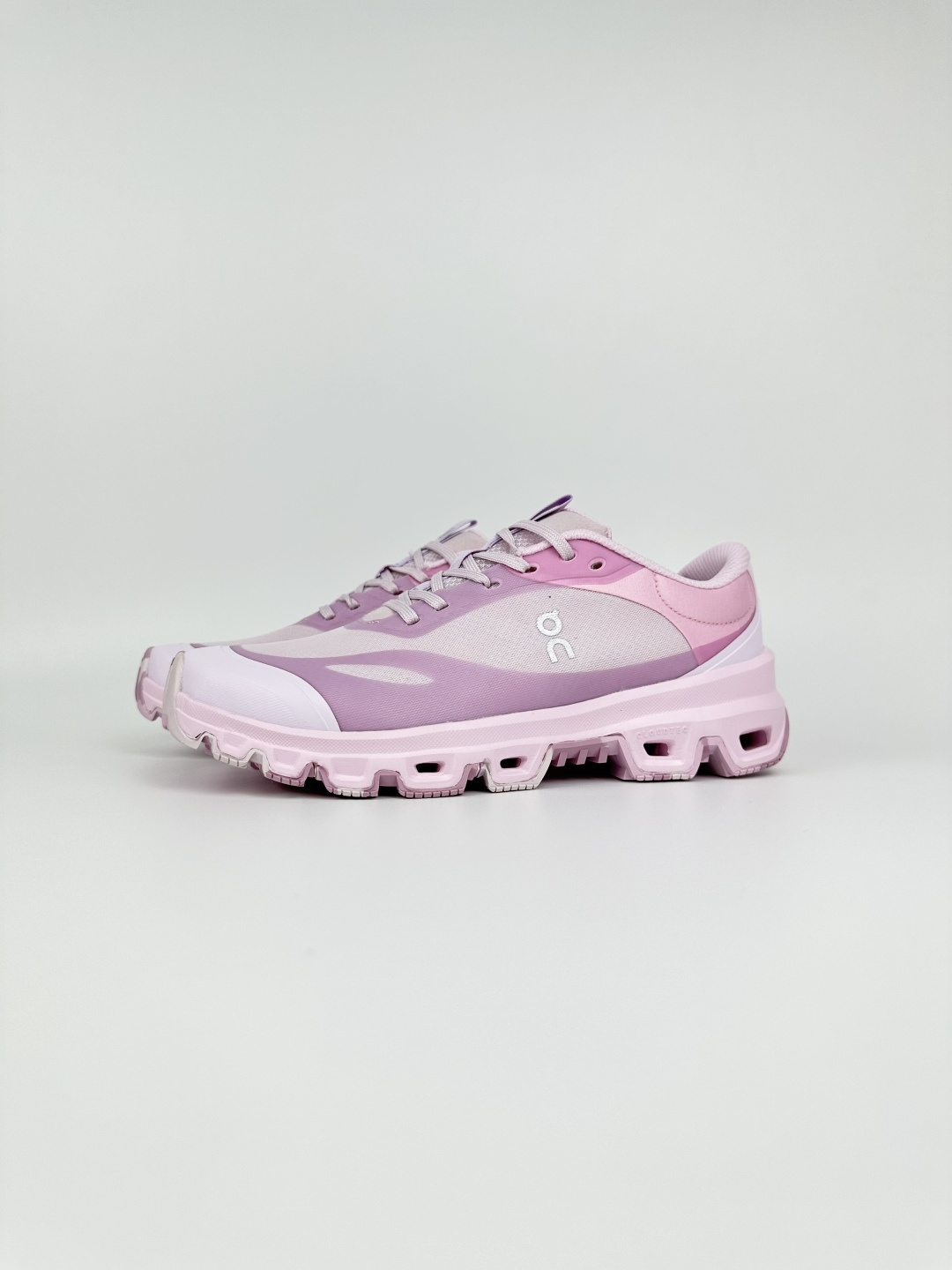 NO:357299,Price-based spot, official website mainly promotes new models, company-level high-quality version, differentiates market currency LOEWE X On Ao Cloudventure 2 joint series, fashionable, comfortable, non-slip and wear-resistant, low-top casual running shoes, size Size36 37 38 39 40 41,,loewe19860909实价现货 官网主推新款 公司级高品质版本 区别市场通货 LOEWE X On昂跑 Cloudventure 2 联名系列 时尚舒适防滑耐磨 低帮 休闲跑步鞋 尺码Size36 37 38 39 40 41,,loewe,Men's shoes