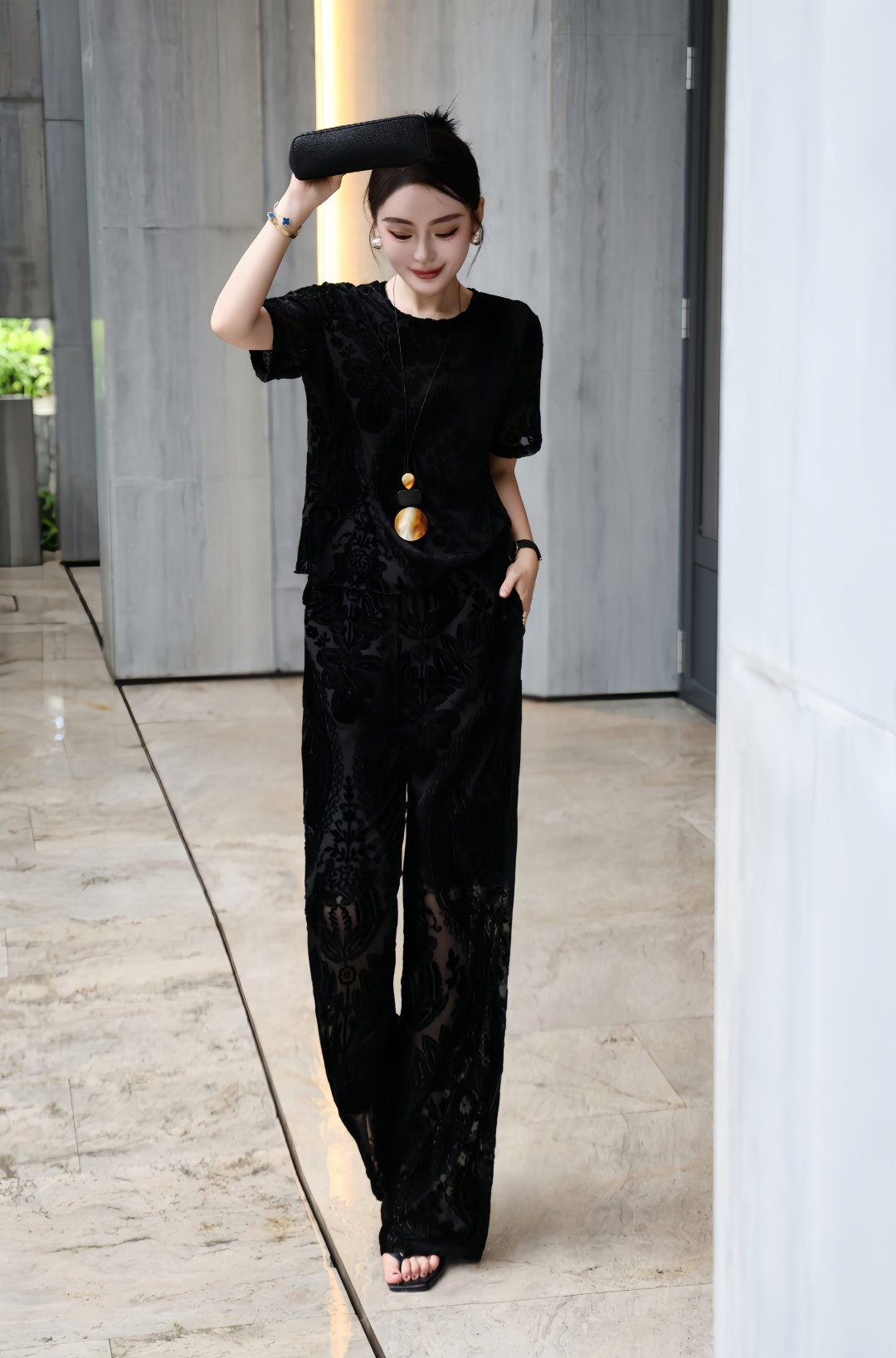 High-End Women’s Clothing 2025: Black/Yellow Velvet Fashion in S~XL Sizes - 图片 4