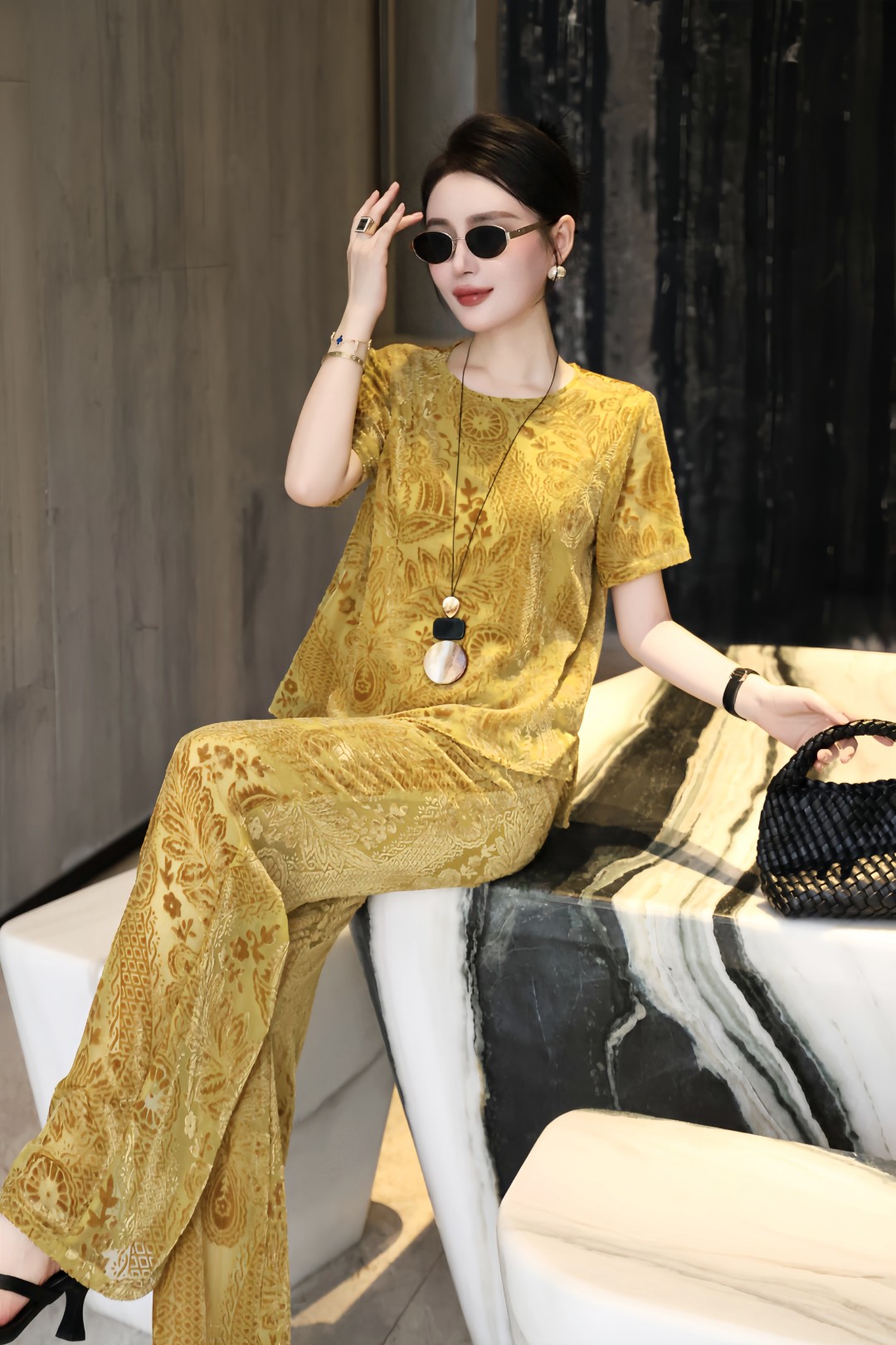 2025 Fashion Women’s Clothing: High-End Quality Black/Yellow Velvet Suit in S~XL Sizes - 图片 5
