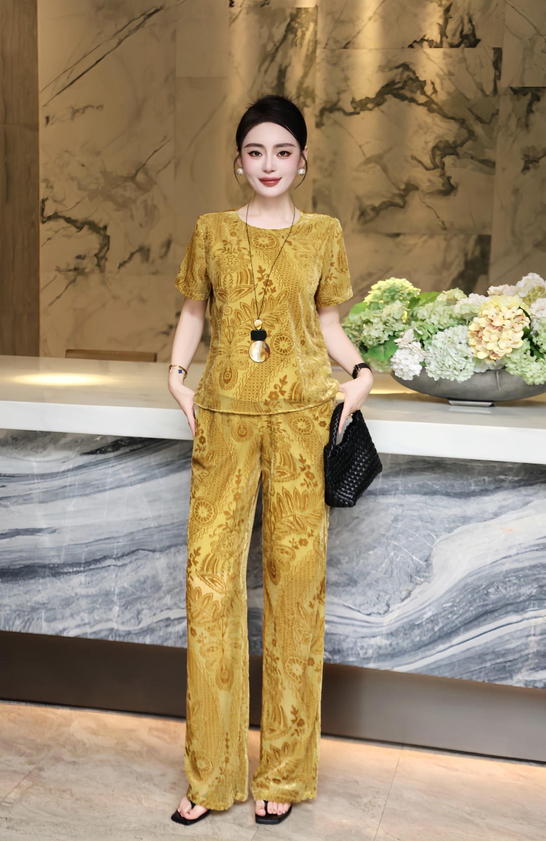 2025 Fashion Women’s Clothing: High-End Quality Black/Yellow Velvet Suit in S~XL Sizes - 图片 1