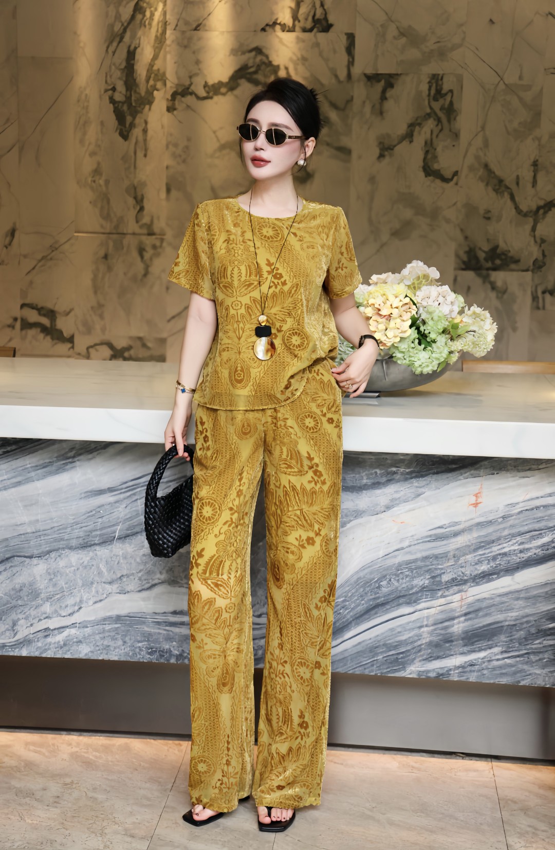 2025 Fashion Women’s Clothing: High-End Quality Black/Yellow Velvet Suit in S~XL Sizes - 图片 2