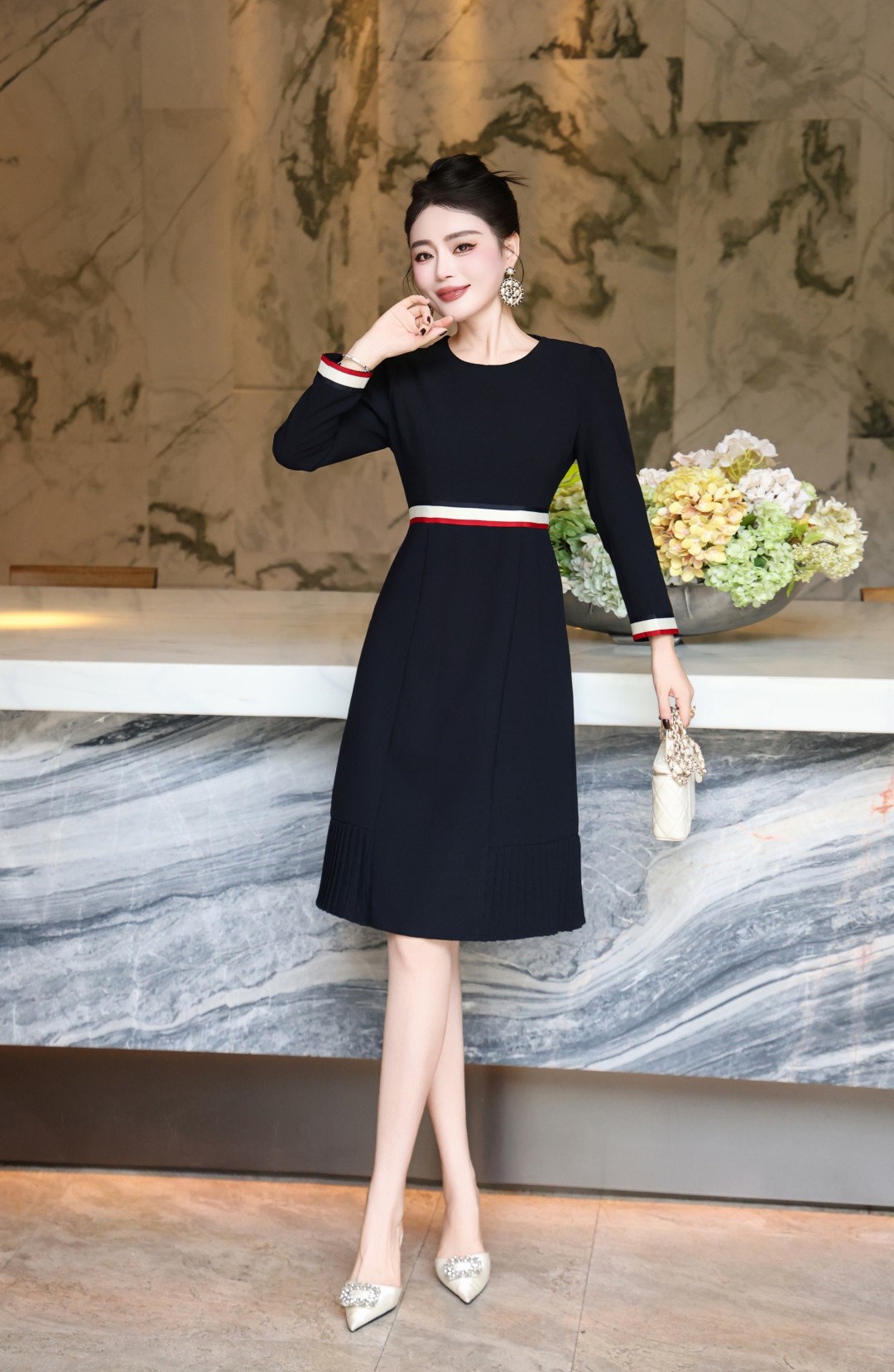 2025 New Fashion Women’s Clothes: G’s Blue/Dinish Red, High-Quality, Circa Collar, Short Design - 图片 3