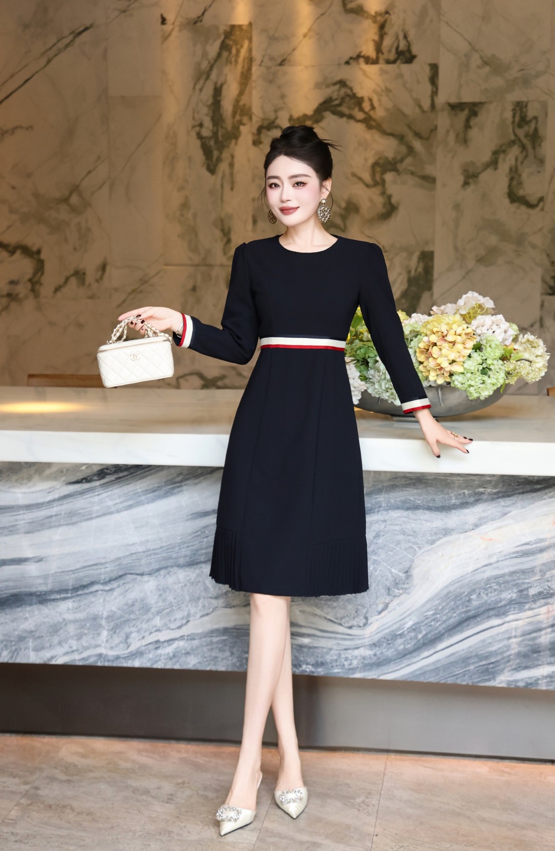 2025 New Fashion Women’s Clothes: G’s Blue/Dinish Red, High-Quality, Circa Collar, Short Design - 图片 2