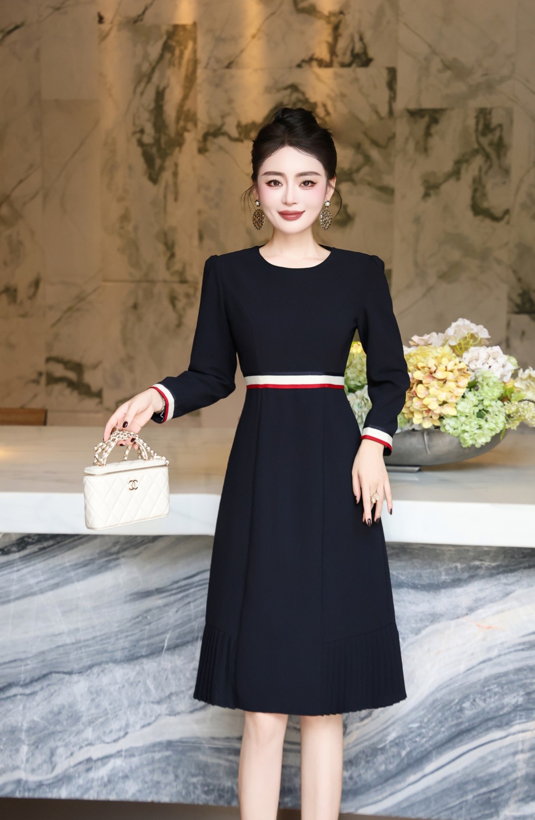 2025 New Fashion Women’s Clothes: G’s Blue/Dinish Red, High-Quality, Circa Collar, Short Design - 图片 5