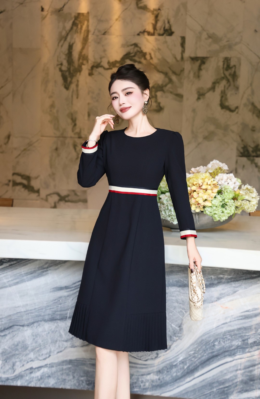 2025 New Fashion Women’s Clothes: G’s Blue/Dinish Red, High-Quality, Circa Collar, Short Design - 图片 6