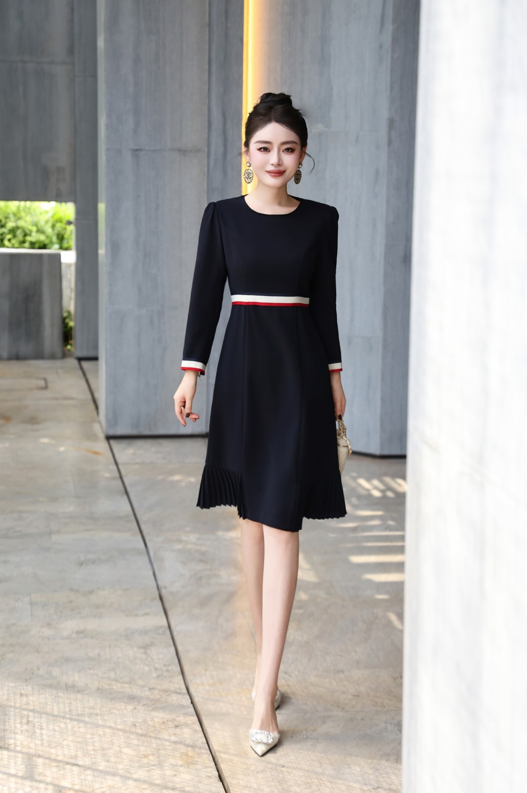 2025 New Fashion Women’s Clothes: G’s Blue/Dinish Red, High-Quality, Circa Collar, Short Design - 图片 1