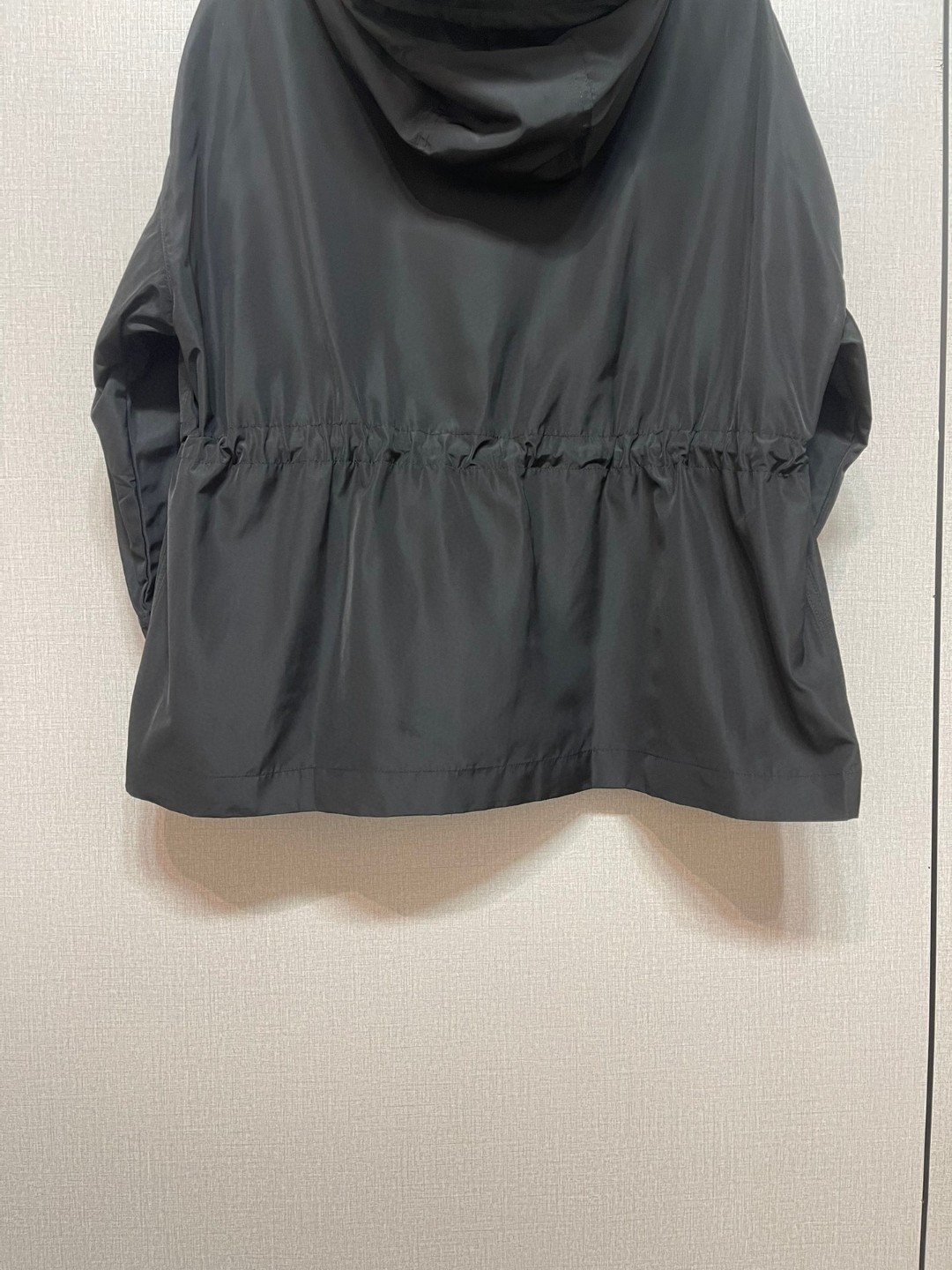 Original Burberry nylon windbreaker with hood and mesh lining. Two colors, sizes S-XXL.-Big cat