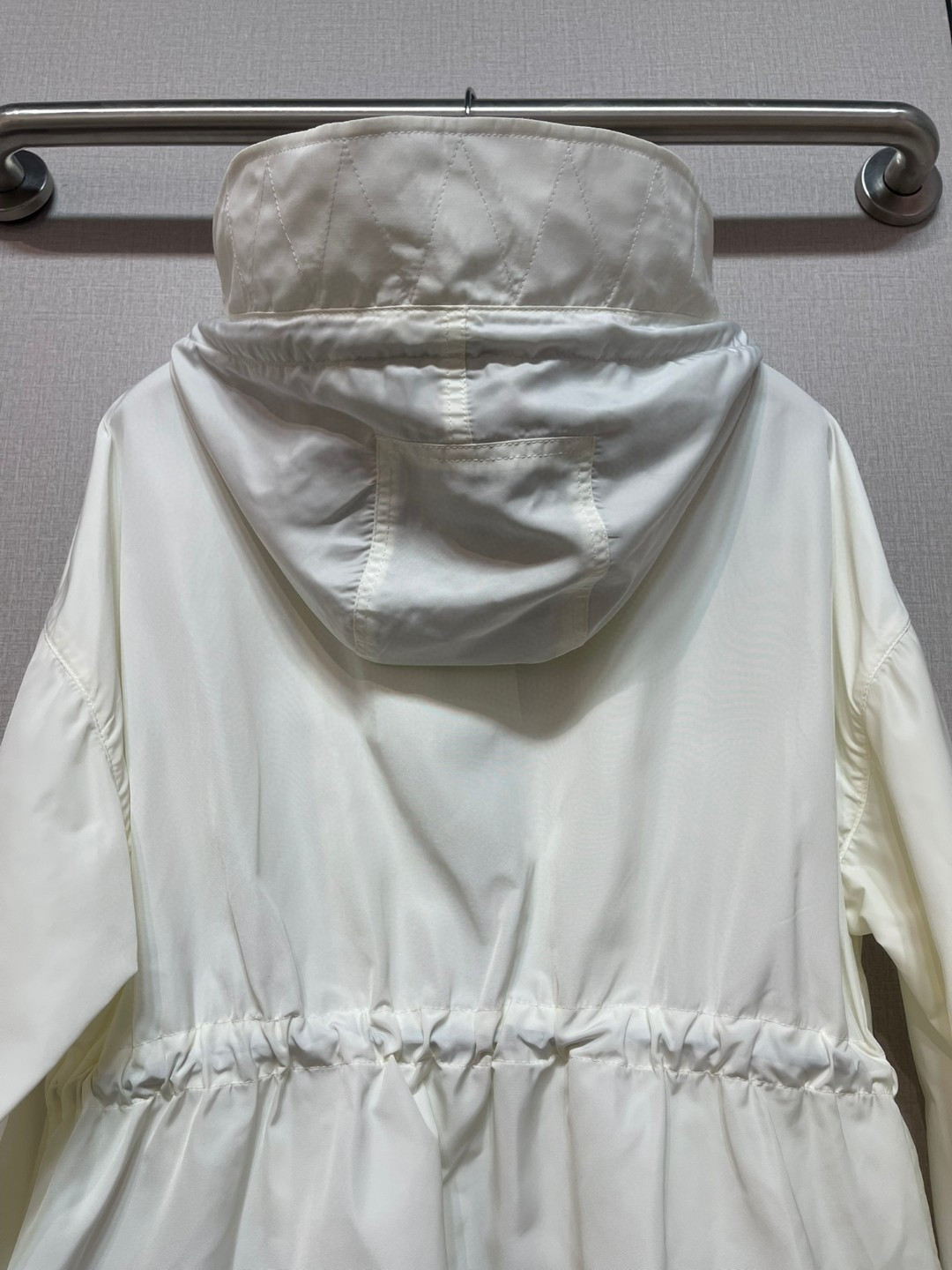 Original Burberry nylon windbreaker with hood, breathable mesh, versatile design. Two colors, sizes S-XXL.-Big cat