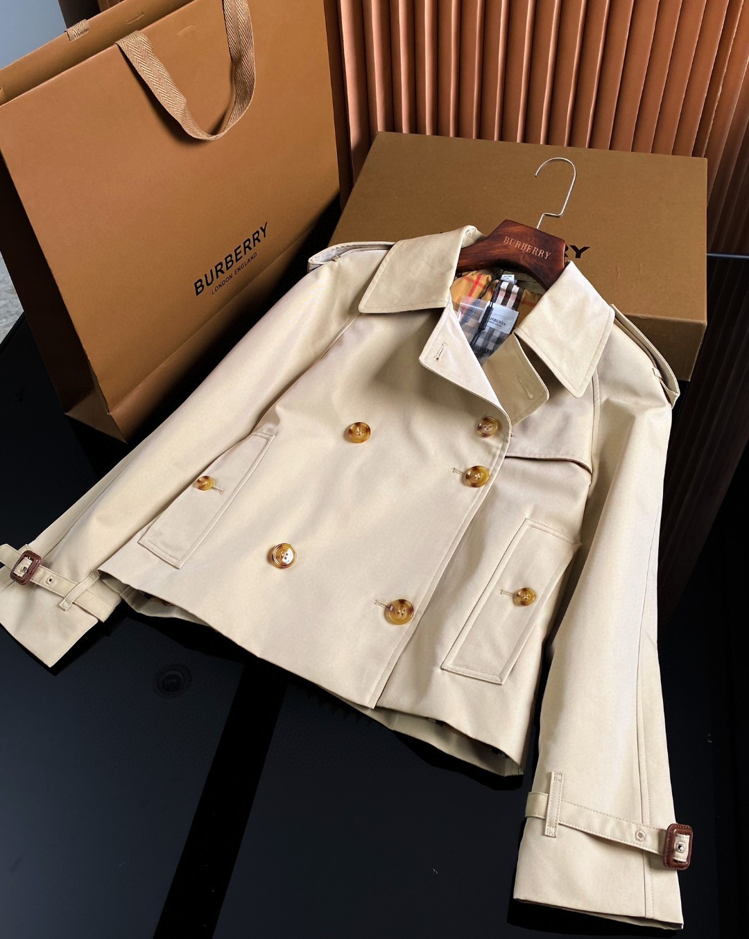 Top BUR short trench coat, York gabardine, waterproof, horn buttons. Classic, versatile, all sizes available. Limited stock.-Big cat