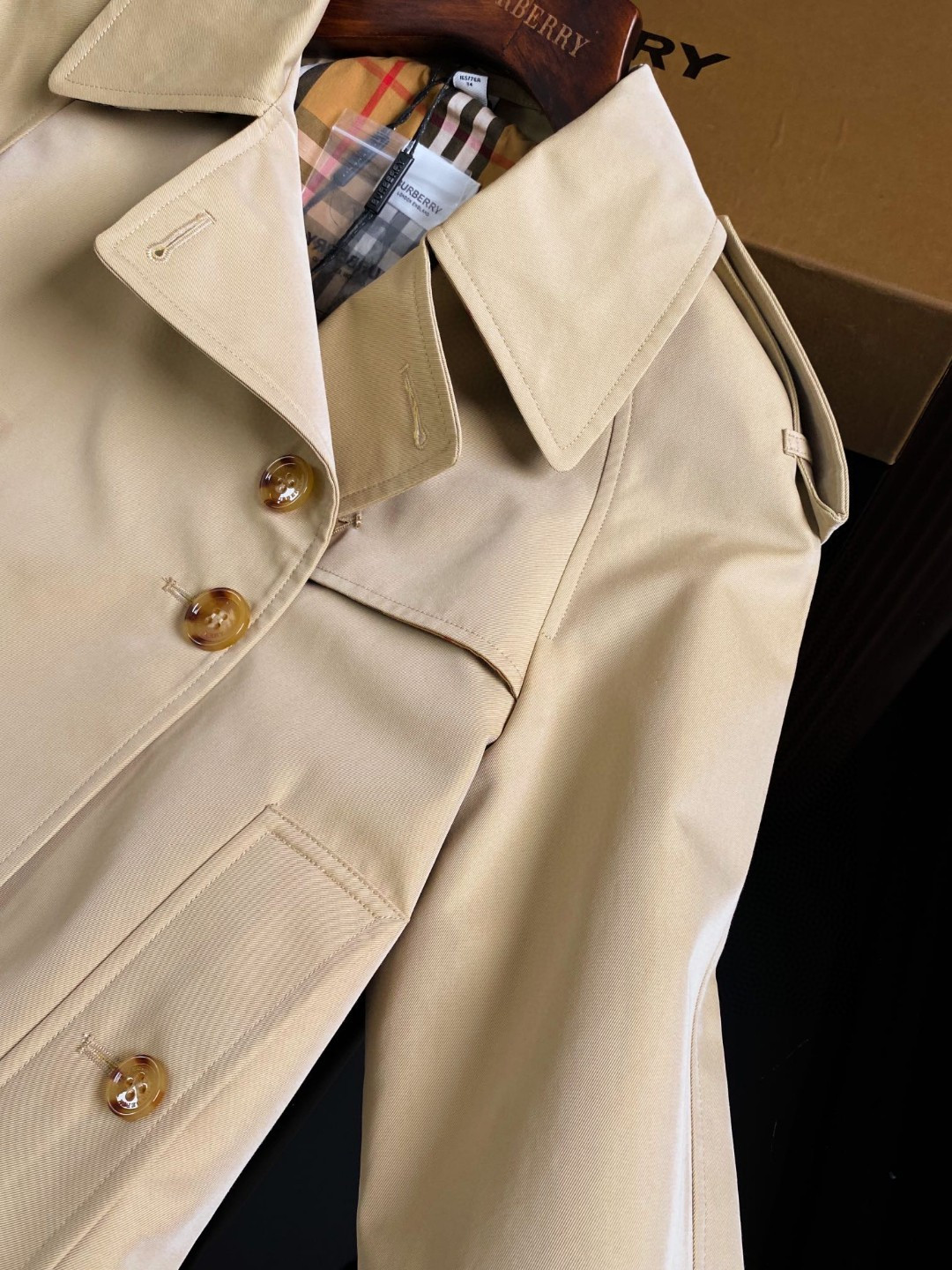 Top BUR short trench coat, York gabardine, waterproof, horn buttons. Classic, versatile, all sizes available. Limited stock.-Big cat