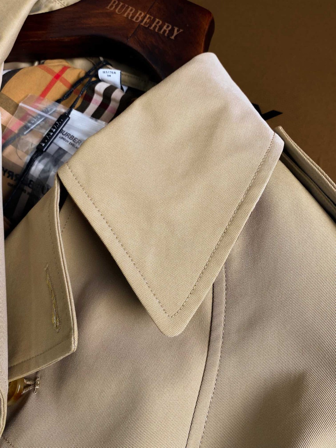 Top BUR short trench coat, York gabardine, waterproof, horn buttons. Classic, versatile, all sizes available. Limited stock.-Big cat