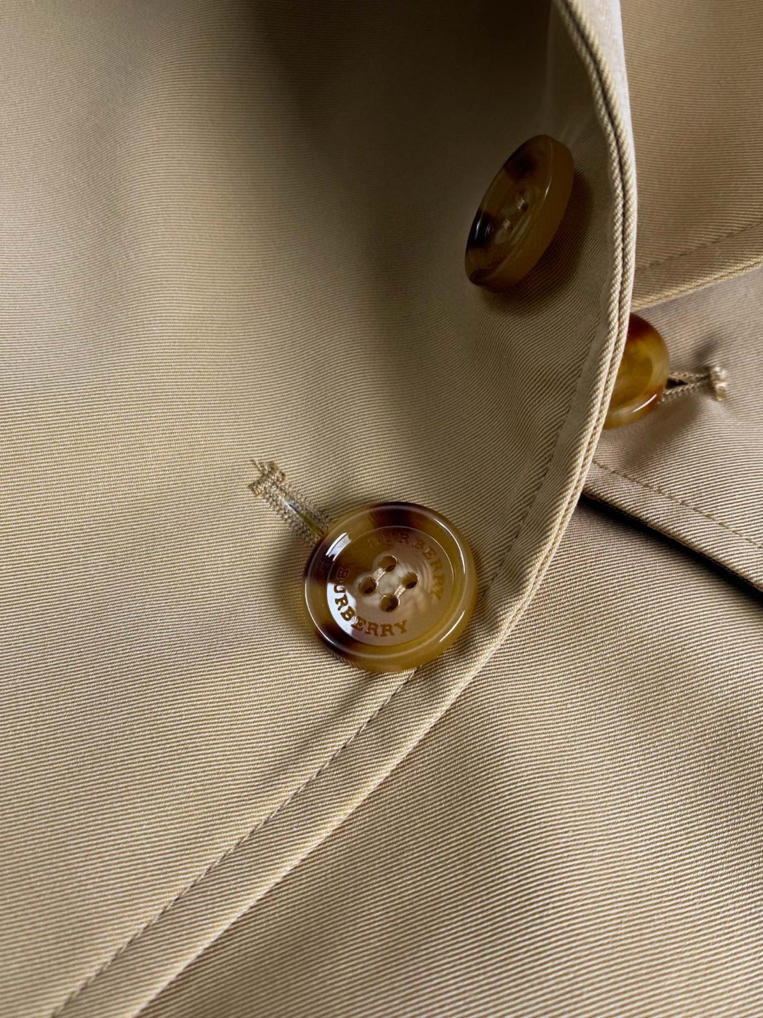 Top BUR short trench coat, York gabardine, waterproof, horn buttons. Classic, versatile, all sizes available. Limited stock.-Big cat