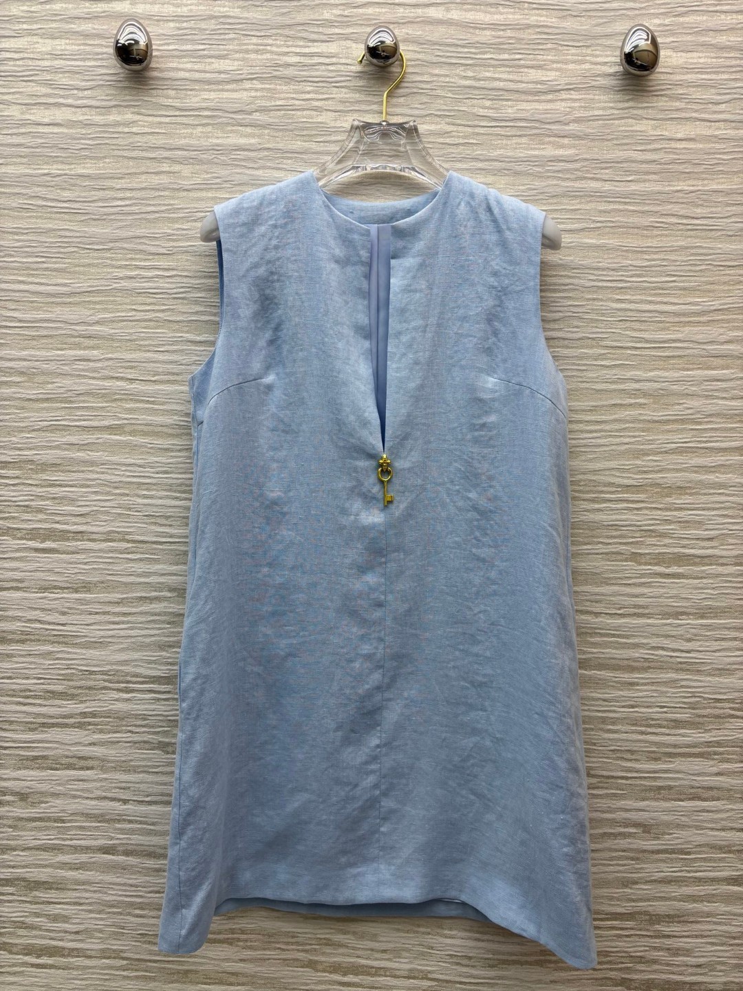 Elegant Linen Sleeveless Dress with Gold Key Detail - Classic Chic 9 cmp a1747670231844 2387