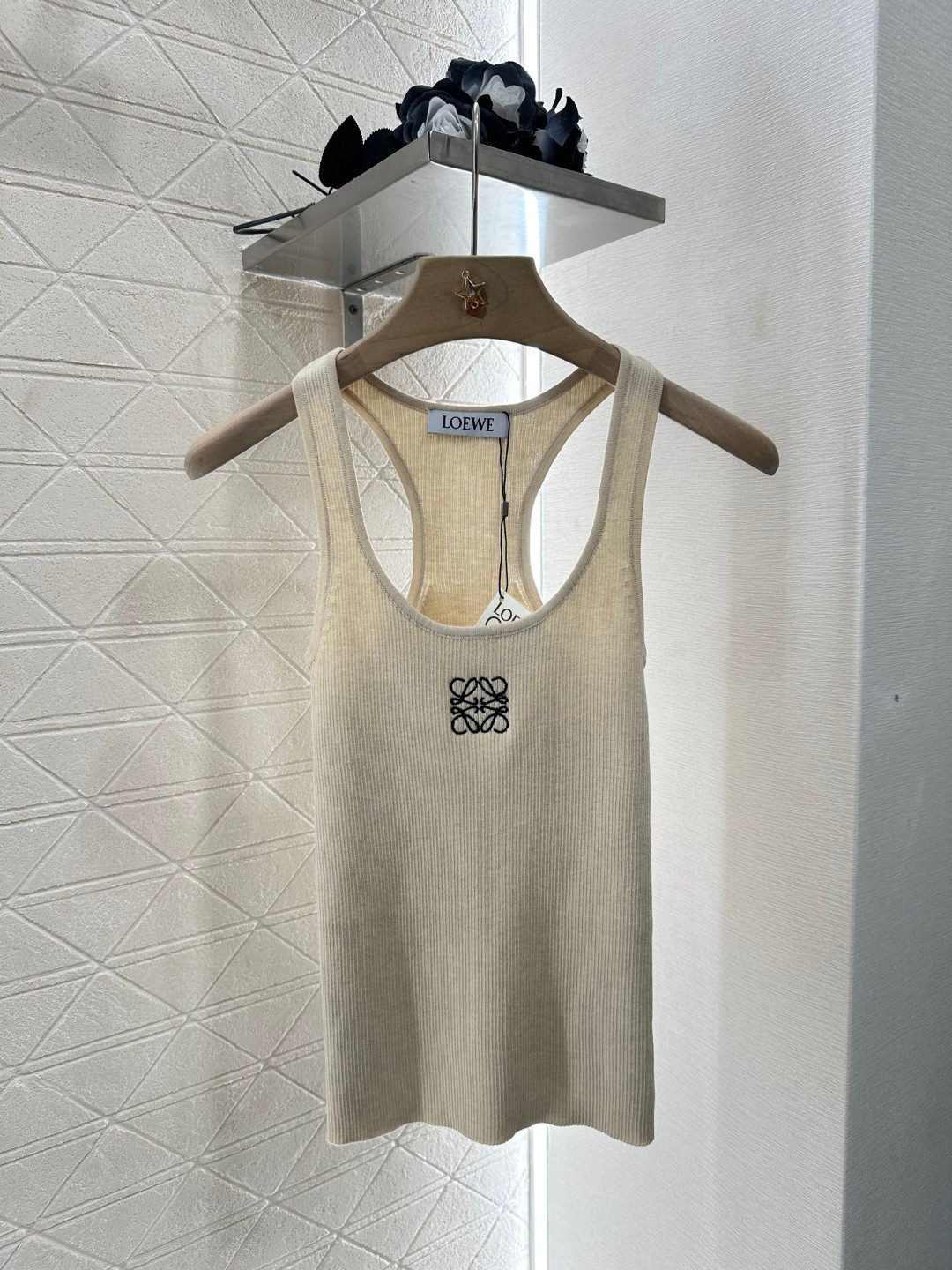 Loewe Embroidered Knit Vest: Comfortable, Elastic, and Stylish - Limited Edition 10 cmp a1748101952983 5652