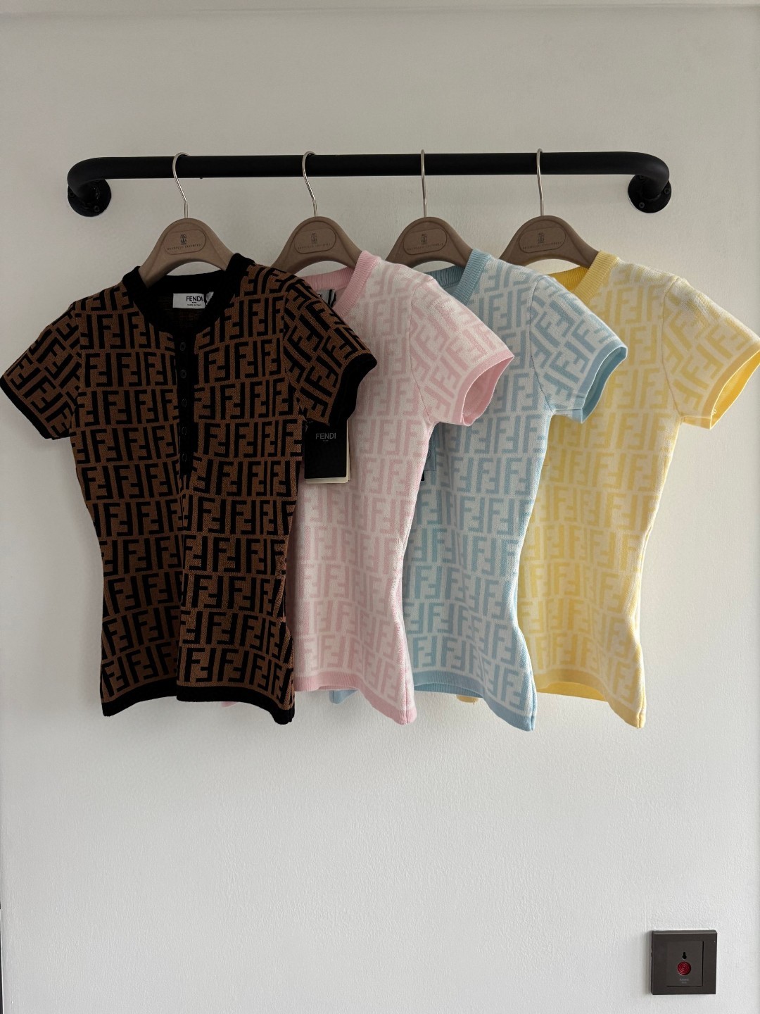 Fendi FF Motif Knit Short Sleeve Top - Stylish & Comfortable 10 cmp a1748618836160 4278