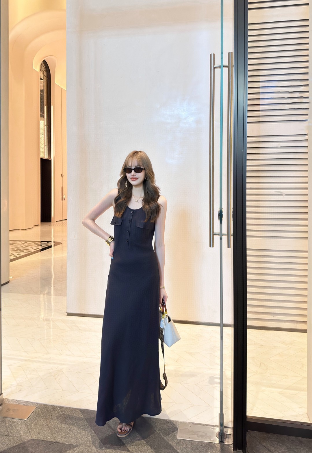 Elegant Linen U-Neck Sleeveless Dress with Fitted Waist and Fishtail Hem - New 8 cmp a1748793108120 0264