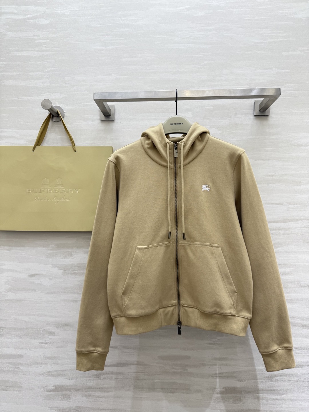 Burberry Embroidered Hoodie: Early Autumn Style, Comfortable Fit, Sweet Cool Look 10 cmp a1754149241316 6337