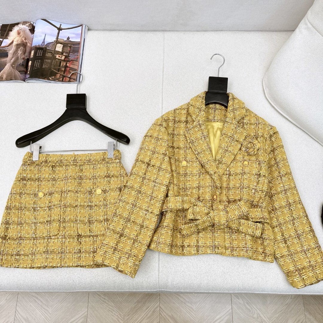 Elegant Camellia Knit Set: Chic Autumn/Winter Outfit 10 cmp a1757344603403 8344