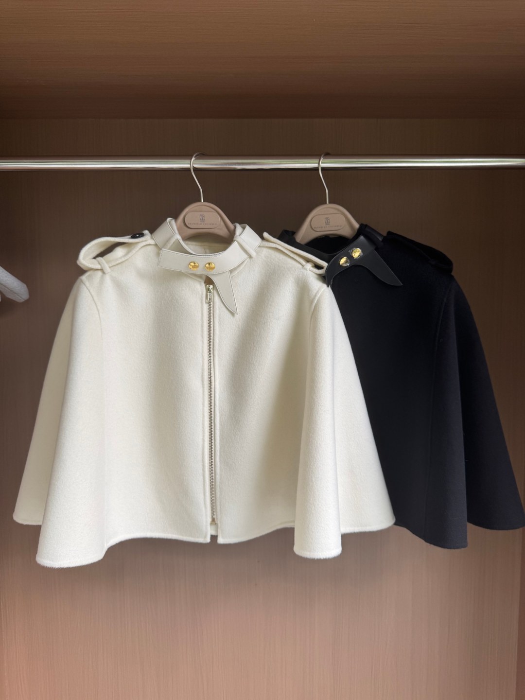 Louis Vuitton 2025 Wool-Cashmere Cape with Leather Collar - Elegant & Chic 10 cmp a1757431207980 0811
