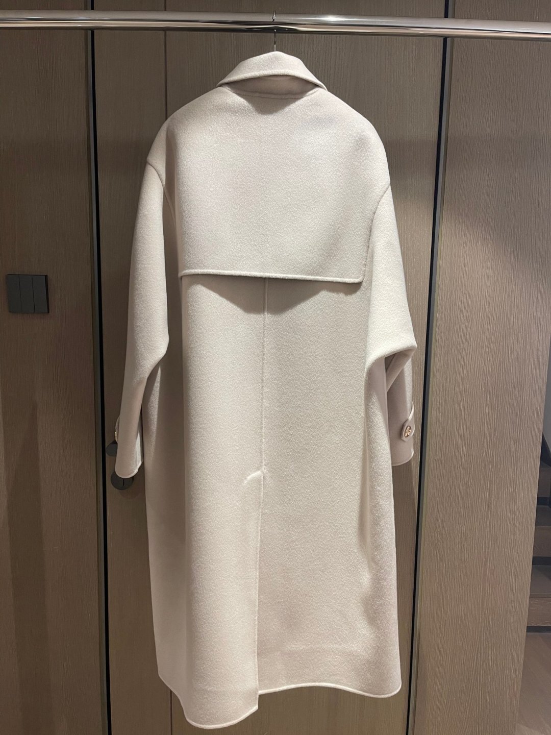 Elegant Oversized Cashmere Coat with Button Detail & Windproof Panel 10 cmp a1758210088712 0034