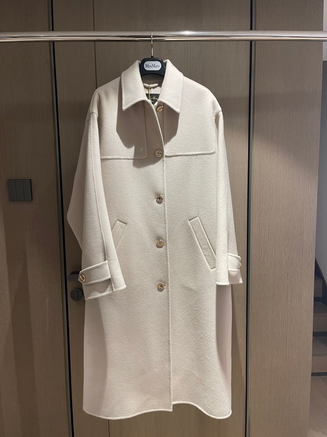 Elegant Oversized Cashmere Coat with Button Detail & Windproof Panel 9 cmp a1758210088713 3156