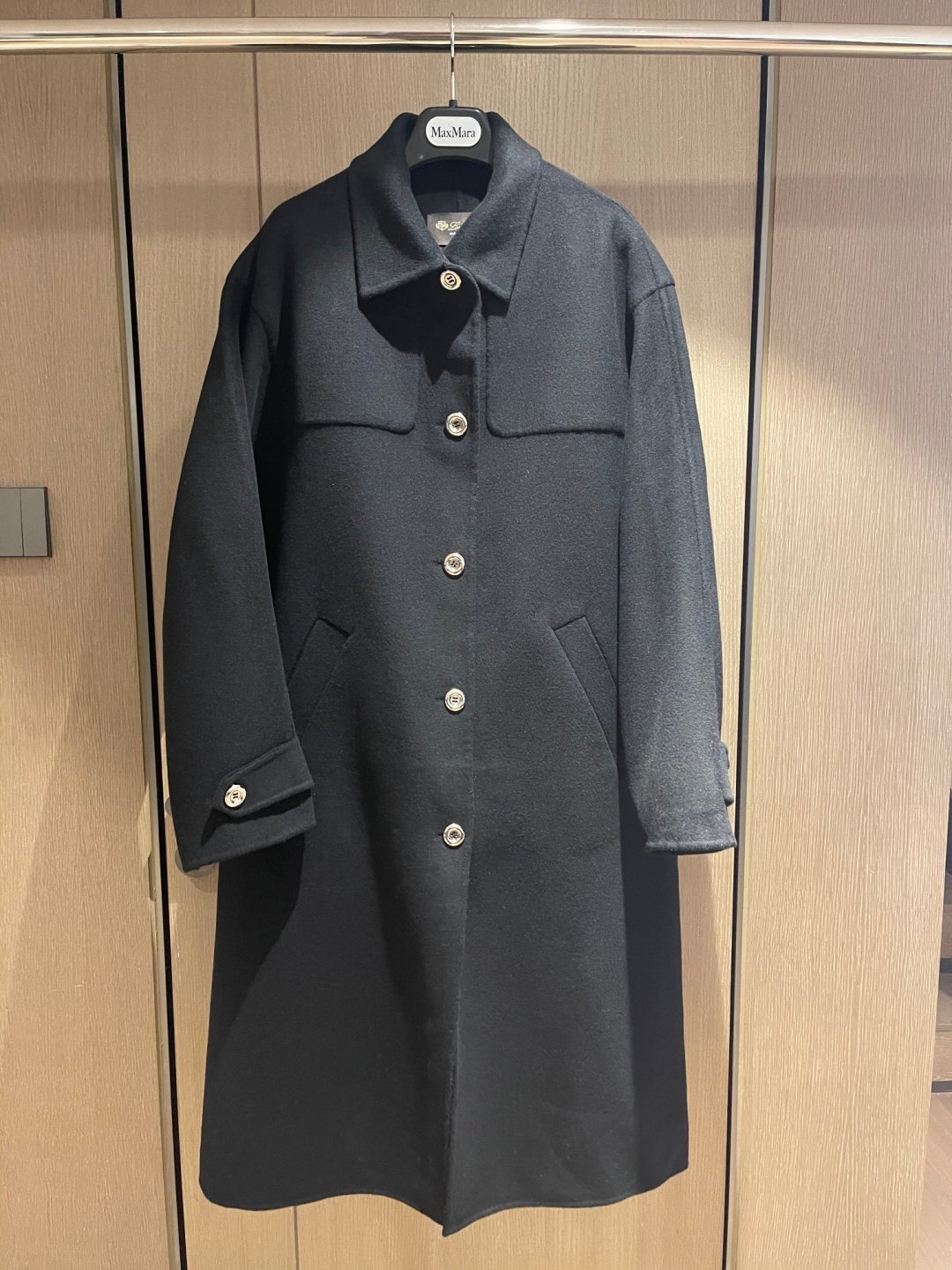 Elegant Oversized Cashmere Coat with Button Detail & Windproof Panel 7 cmp a1758210088713 8424