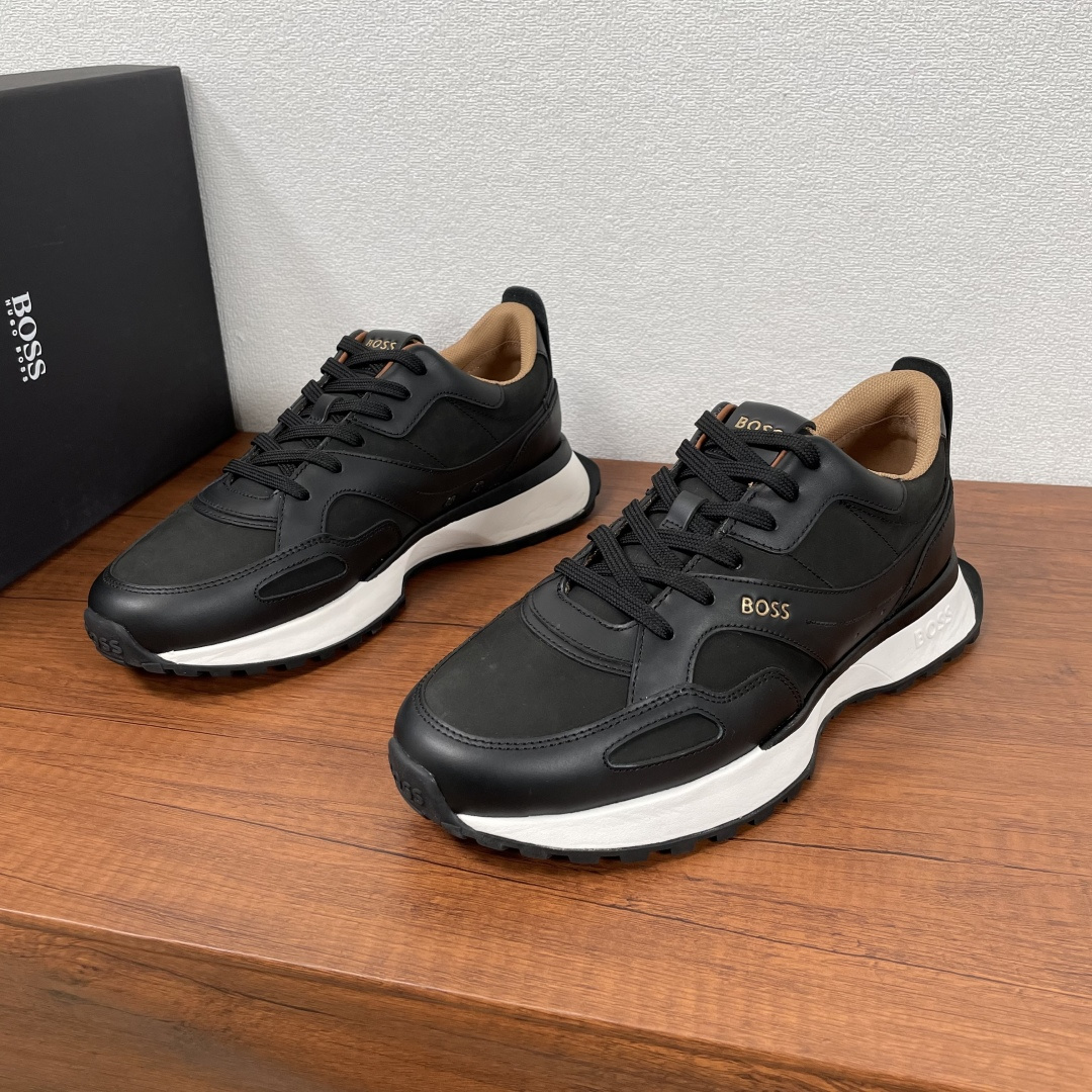 NO:588862,Code YS004352 BOSS men's new leather low-top casual sports shoes  Top-quality BOSS lace-up casual sneakers produced in Dongguan, made of smooth calfskin and matte cowhide upper, with breathable metal mesh on the inside and perforated details on the outside, light, comfortable and breathable, classic sports style, with rubber foam midsole and EVA outsole, brand logo on the heel, outside and tongue, fabric lining and foot pads, soft, comfortable and breathable upper foot, comes with original box packaging dust bag!  Code number 39-40-41-42-43-44 Standard leather shoe code Item number 6057270 leather black, sneakers, cowhide19860909编码YS004352 BOSS 男士新款皮革低帮休闲运动鞋 莞产顶级高品,BOSS系带休闲运动鞋,采用光滑小牛皮接接雾面牛皮鞋面,内侧饰有透气金属网孔,外侧开孔细节,轻盈舒适透气,经典运动风格,搭配橡胶发泡中底和EVA外底,后跟、外侧和鞋舌饰有品牌logo标识,织物内里及垫脚,上脚柔软舒适透气,配原盒包装防尘袋！ 码数39-40-41-42-43-44 标准皮鞋码 货号6057270拼皮 黑色,,sneakers,cowhide,Men's shoes