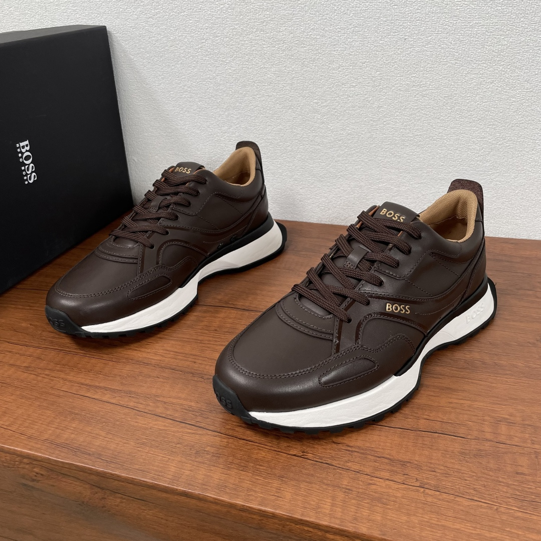 NO:588870,Code YS004352 BOSS men's new leather low-top casual sports shoes  Top-quality BOSS lace-up casual sneakers produced in Dongguan, made of smooth calfskin and matte cowhide upper, with breathable metal mesh on the inside and perforated details on the outside, light, comfortable and breathable, classic sports style, with rubber foam midsole and EVA outsole, brand logo on the heel, outside and tongue, fabric lining and foot pads, soft, comfortable and breathable upper foot, comes with original box packaging dust bag!  Code number 39-40-41-42-43-44 Standard leather shoe code Item number 6057270 leather brown, sneakers, cowhide19860909编码YS004352 BOSS 男士新款皮革低帮休闲运动鞋 莞产顶级高品,BOSS系带休闲运动鞋,采用光滑小牛皮接接雾面牛皮鞋面,内侧饰有透气金属网孔,外侧开孔细节,轻盈舒适透气,经典运动风格,搭配橡胶发泡中底和EVA外底,后跟、外侧和鞋舌饰有品牌logo标识,织物内里及垫脚,上脚柔软舒适透气,配原盒包装防尘袋！ 码数39-40-41-42-43-44 标准皮鞋码 货号6057270拼皮 棕色,,sneakers,cowhide,Men's shoes