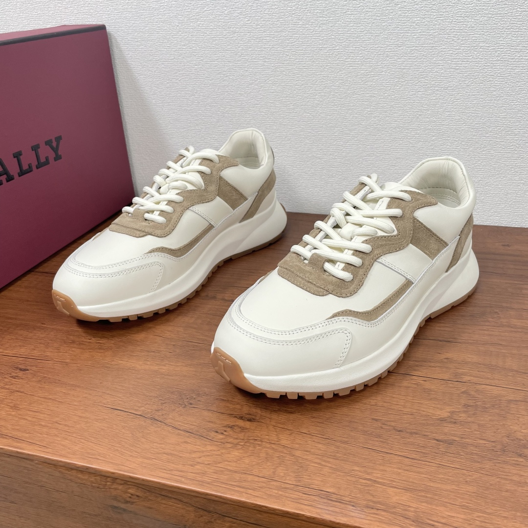 NO:273869,Code BALLY/Bali Men's new leather sneakers, top quality products from Dongguan!  This sneaker is made of multi-layer cowhide composite splicing, blending smooth calfskin, grain cowhide and suede cowhide. The tongue is decorated with logo brand rubber badges, silk-print BALLY letter logo on the side, paired with Vibram anti-slip wear-resistant rubber sole with strong grip, fabric lining, soft sheepskin and cow back-velvet shoe mouth wrap, cowhide insole with fabric logo, comfortable, breathable and durable on the feet!  Fitted with a full set of dustproof bags in original packaging!  Number of codes 39-40-41-42-43-44 Standard leather shoe size Article number MSK031 White apricot, ballly,sneakers,cowhide,sheepskin19860909编码 BALLY/巴利 男士新款皮革运动鞋 莞产顶级精品！这款运动鞋采用多层牛皮复合拼接,融入光滑小牛皮、粒面牛皮革和绒面牛皮革,鞋舌饰有logo品牌橡胶徽章,侧面丝印BALLY字母标识,搭配Vibram防滑耐磨橡胶鞋底抓地力强,织物内里,柔软羊皮及牛反绒鞋口包裹,牛皮鞋垫带织物徽标,上脚舒适透气耐看！配全套原包装防尘袋！ 码数39-40-41-42-43-44 标准皮鞋码 货号MSK031 白杏,,bally,sneakers,cowhide,sheepskin,Men's shoes