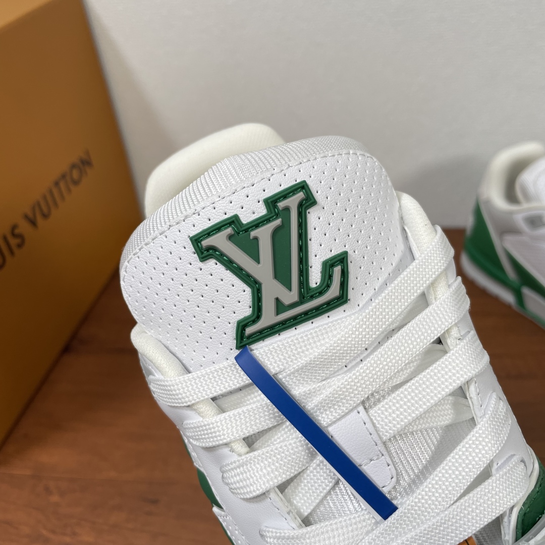 Louis Vuitton Trainer Sneakers in Green and White Leather 8 cmp i1742039267560 3018 0 6