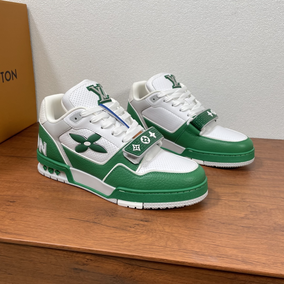 Louis Vuitton Trainer Sneakers in Green and White Leather 4 cmp i1742039274170 7270 0 2
