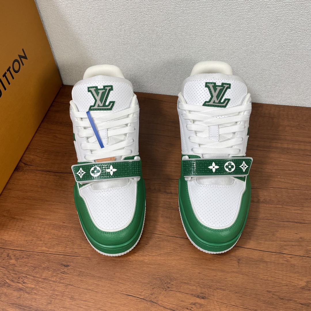 Louis Vuitton Trainer Sneakers in Green and White Leather 3 cmp i1742039274222 2087 0 1