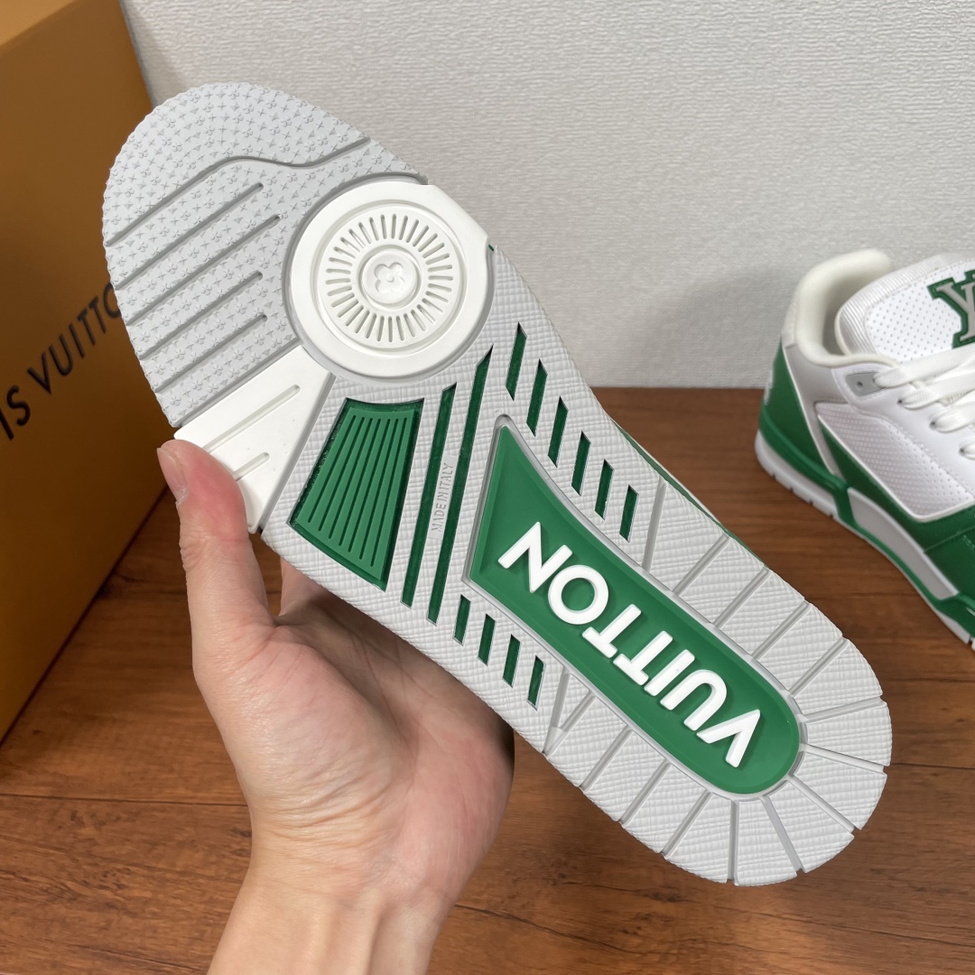Louis Vuitton Trainer Sneakers in Green and White Leather 7 cmp i1742039274223 8658 0 5